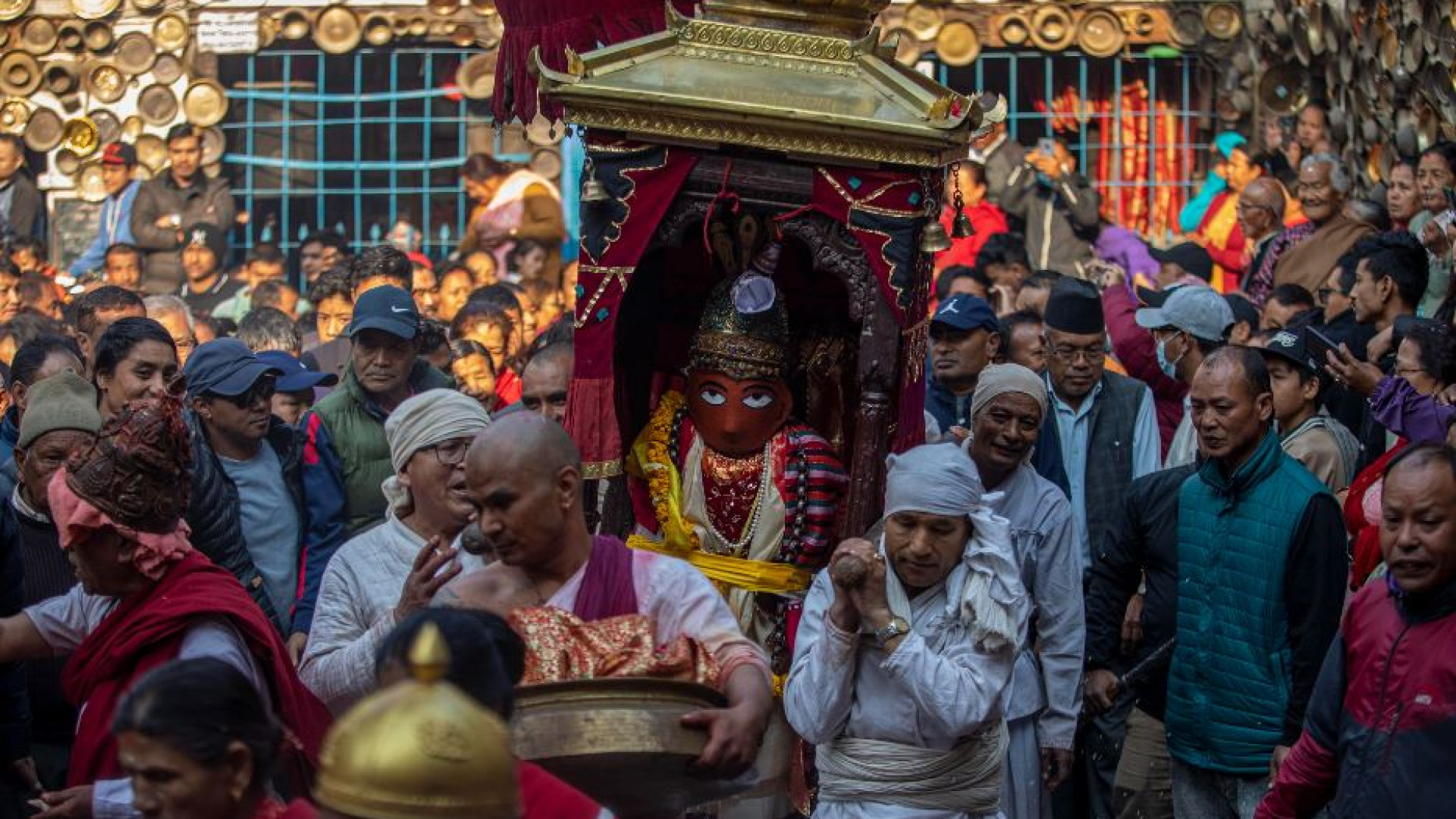 Immagine di Il Nepal fuori dal sottosviluppo teme l'ex re e la pressione indù
