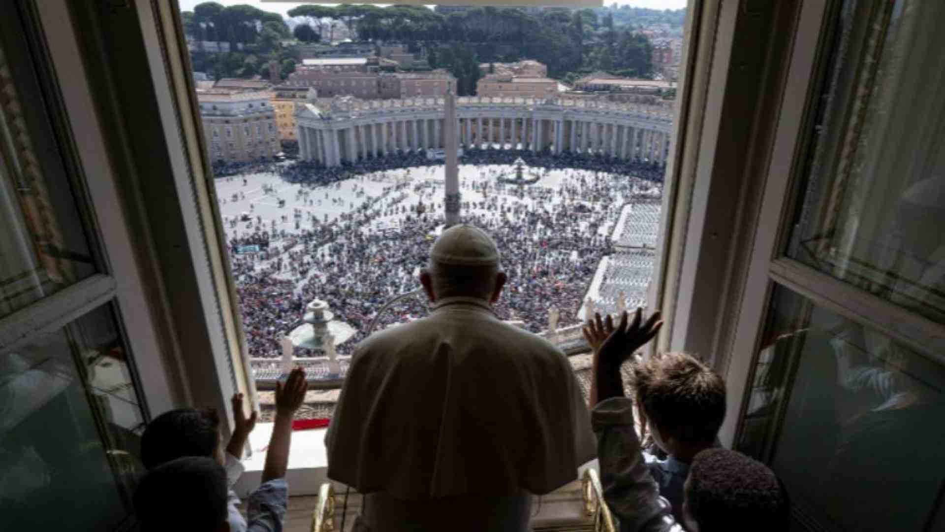 Immagine di Coppie gay, sacerdozio femminile: il Papa risponde ai “dubia”