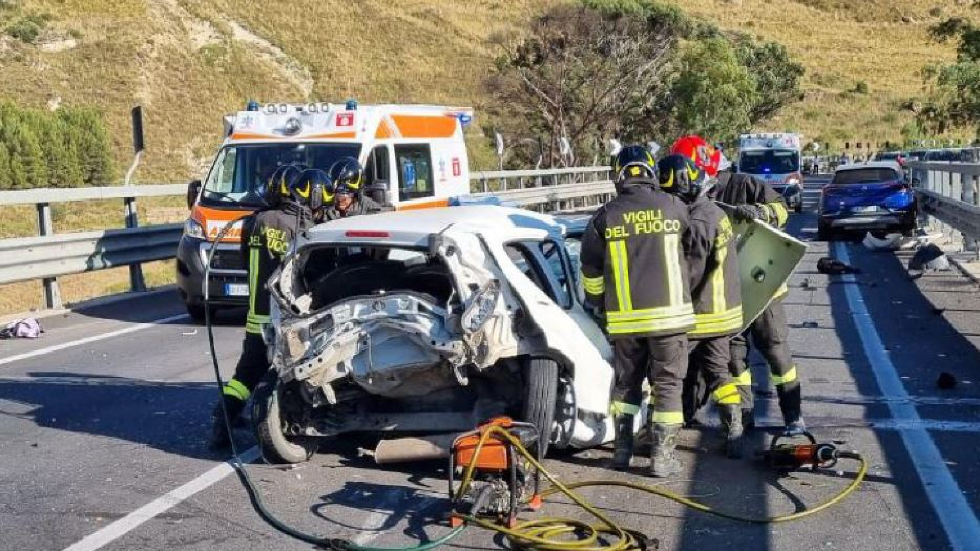 Immagine di Madre e padre morti, bimbi salvi: quanto dolore a causa di un incosciente