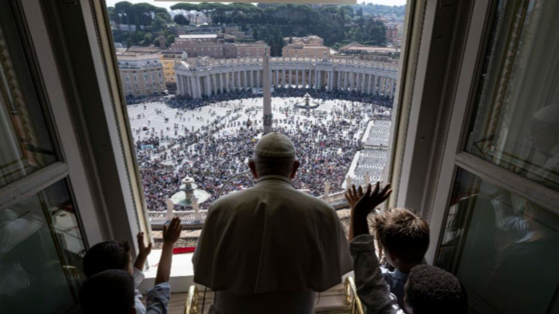 Immagine di Coppie gay, sacerdozio femminile: il Papa risponde ai “dubia”