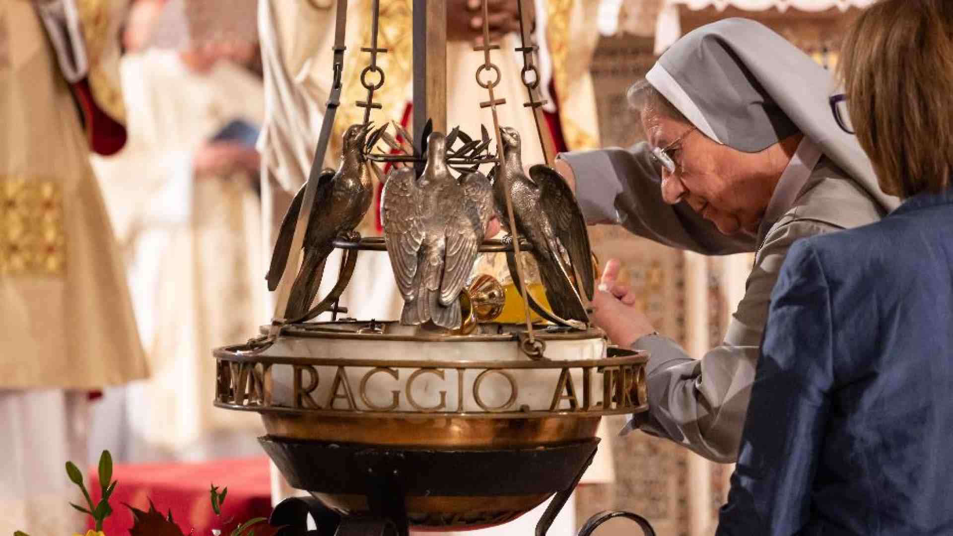 Immagine di Dalla Valle d'Aosta l'olio per la Lampada di san Francesco