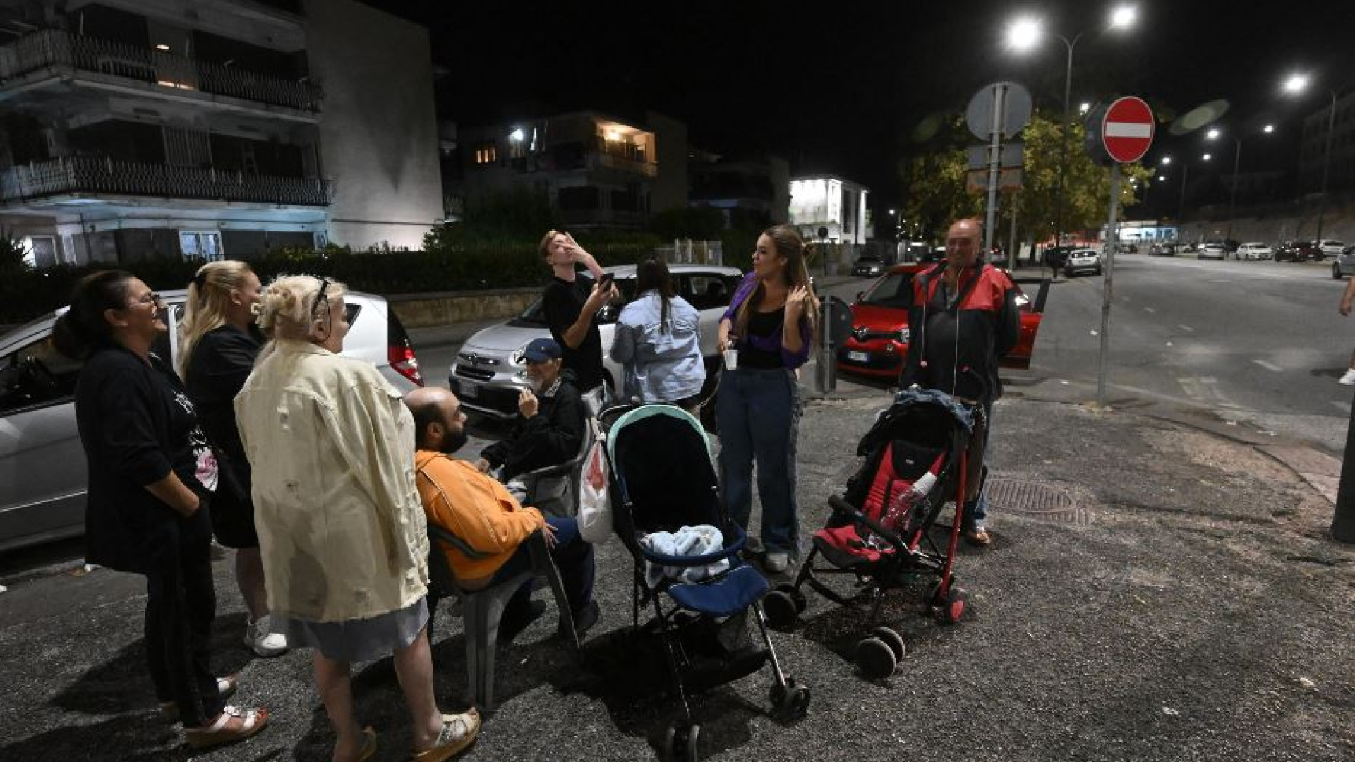 Immagine di Nuovo terremoto a Napoli. La gente in strada / Perché accade?