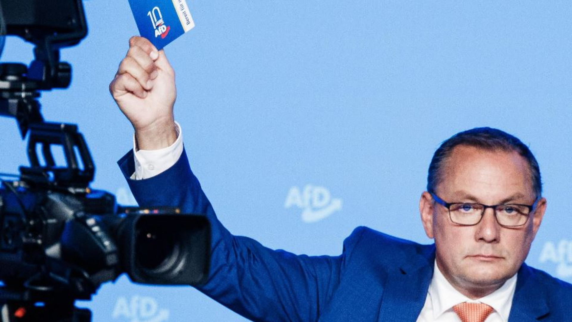 Immagine di Giallo al comizio dell'Afd, Chrupalla finisce in ospedale