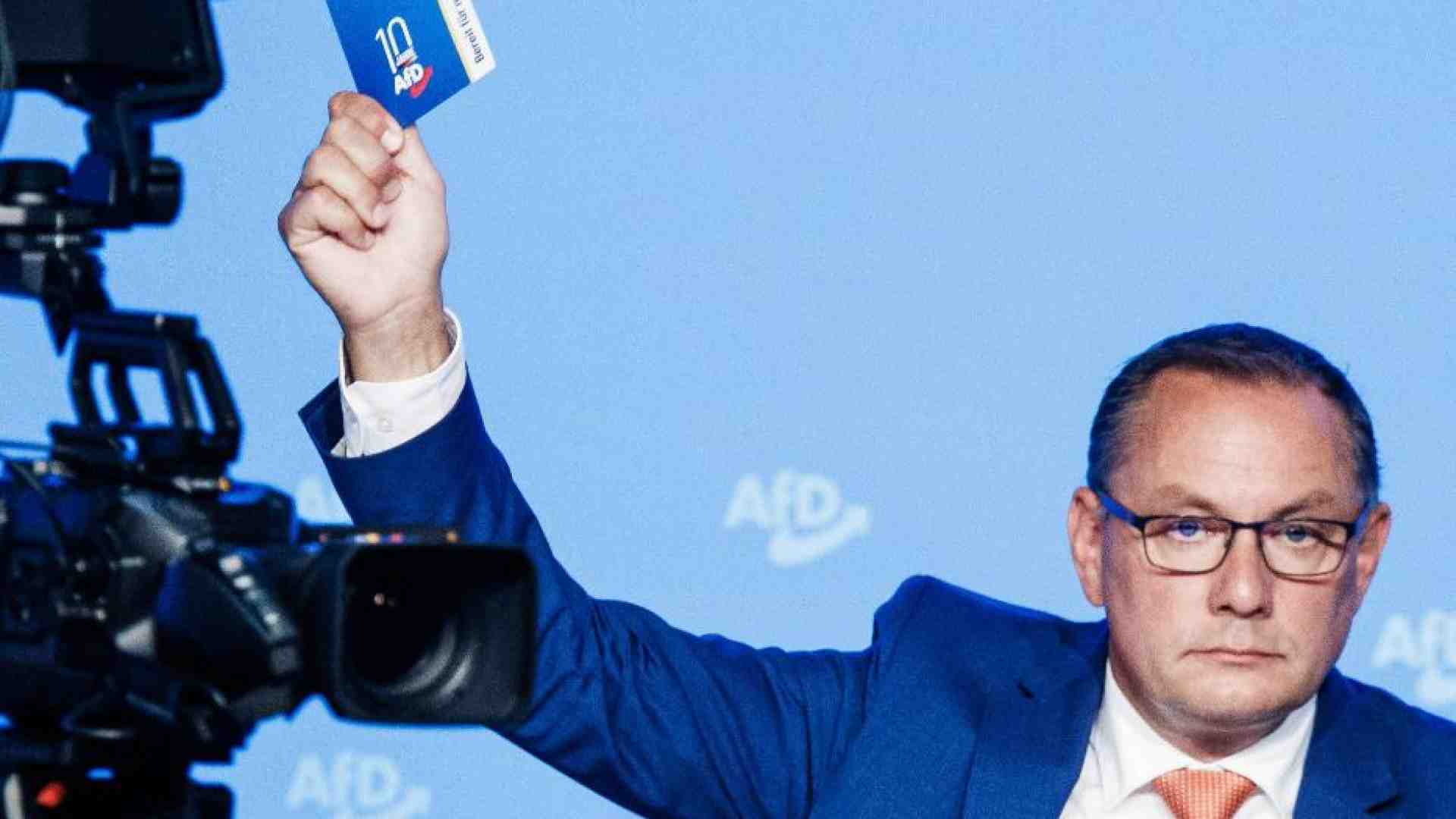 Immagine di Giallo al comizio dell'Afd, Chrupalla finisce in ospedale