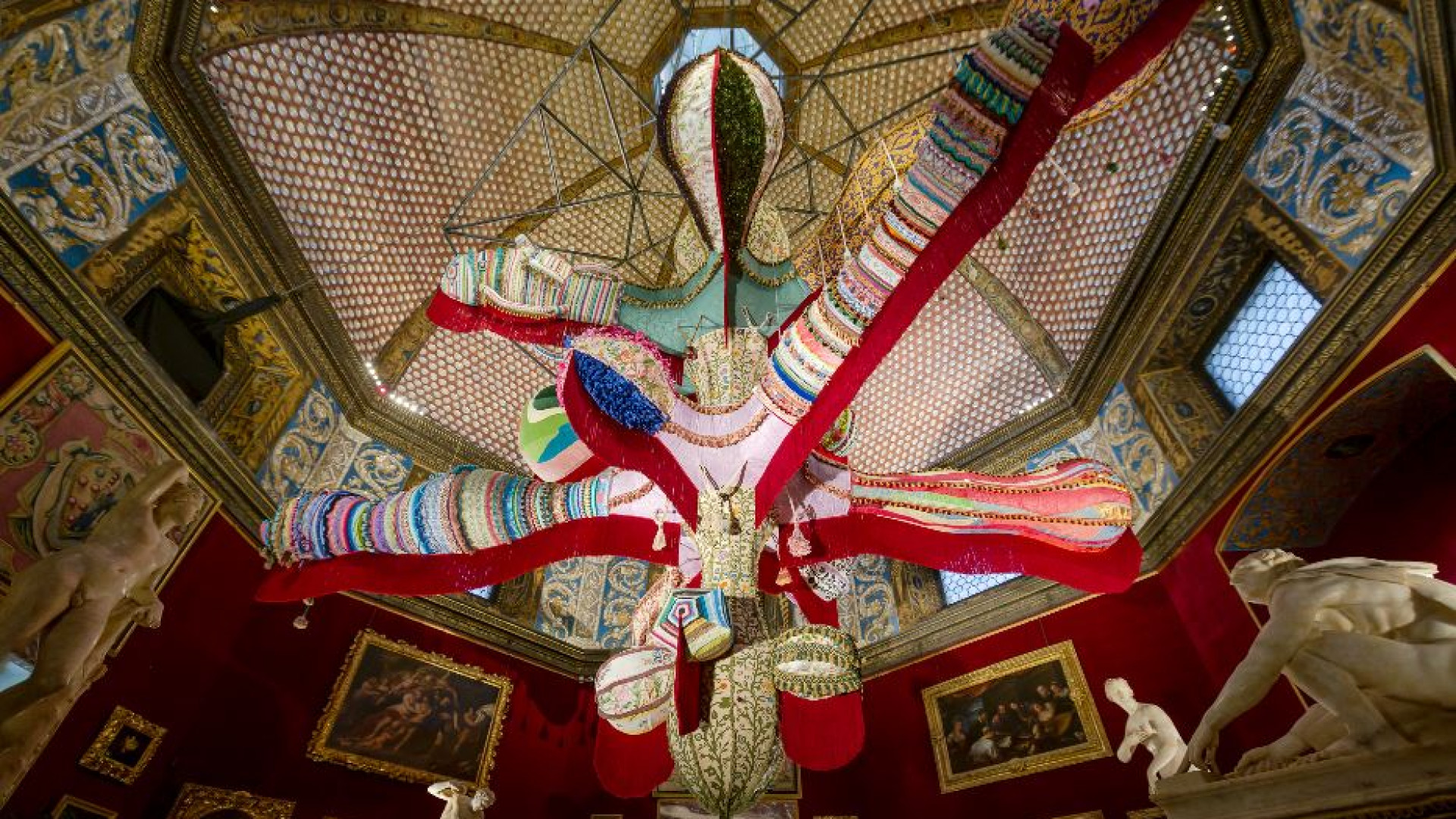 Immagine di Agli Uffizi la forza dolce di Joana Vasconcelos