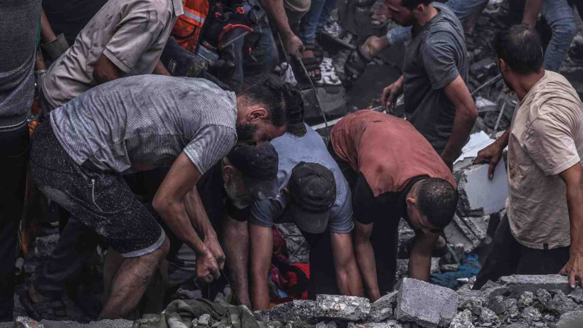 Immagine di Israele: «Assedio totale della Striscia». Coppia italiana tra i rapiti