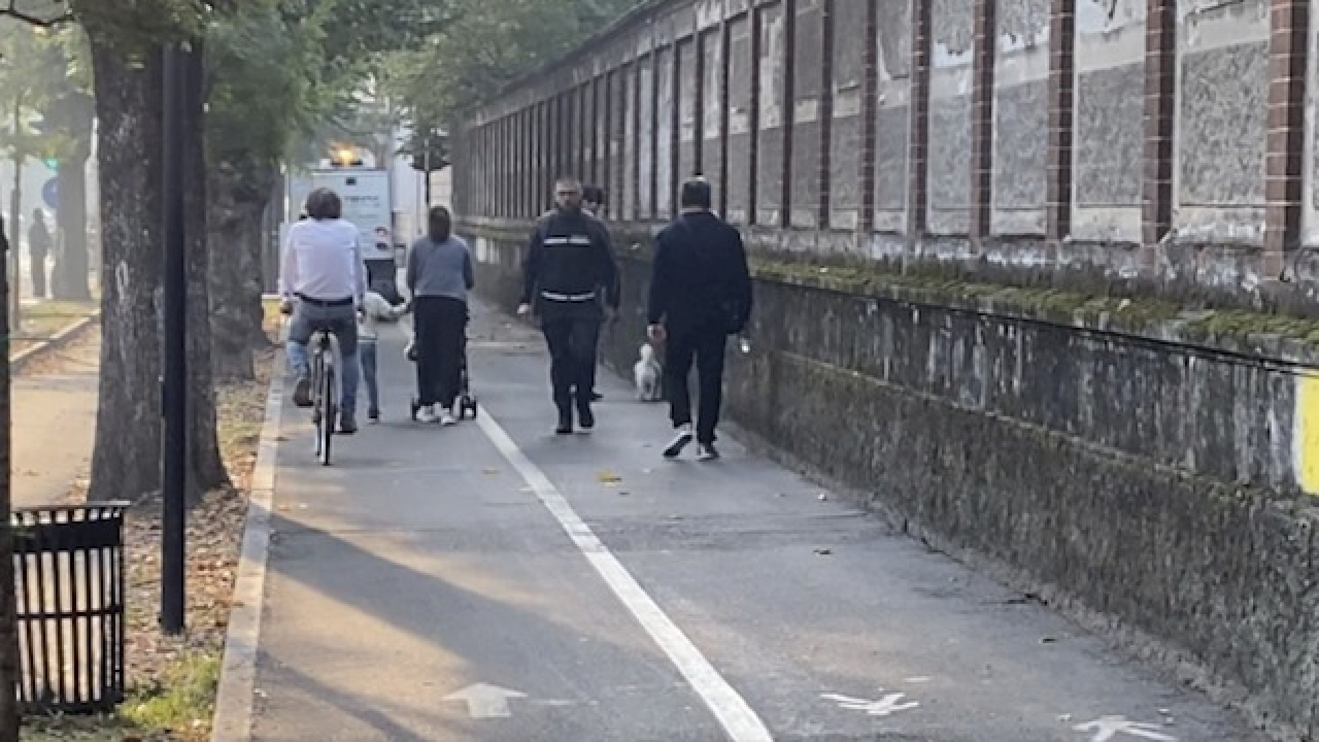 Immagine di Viaggio su due ruote, dove pedoni e ciclisti sono... troppo vicini