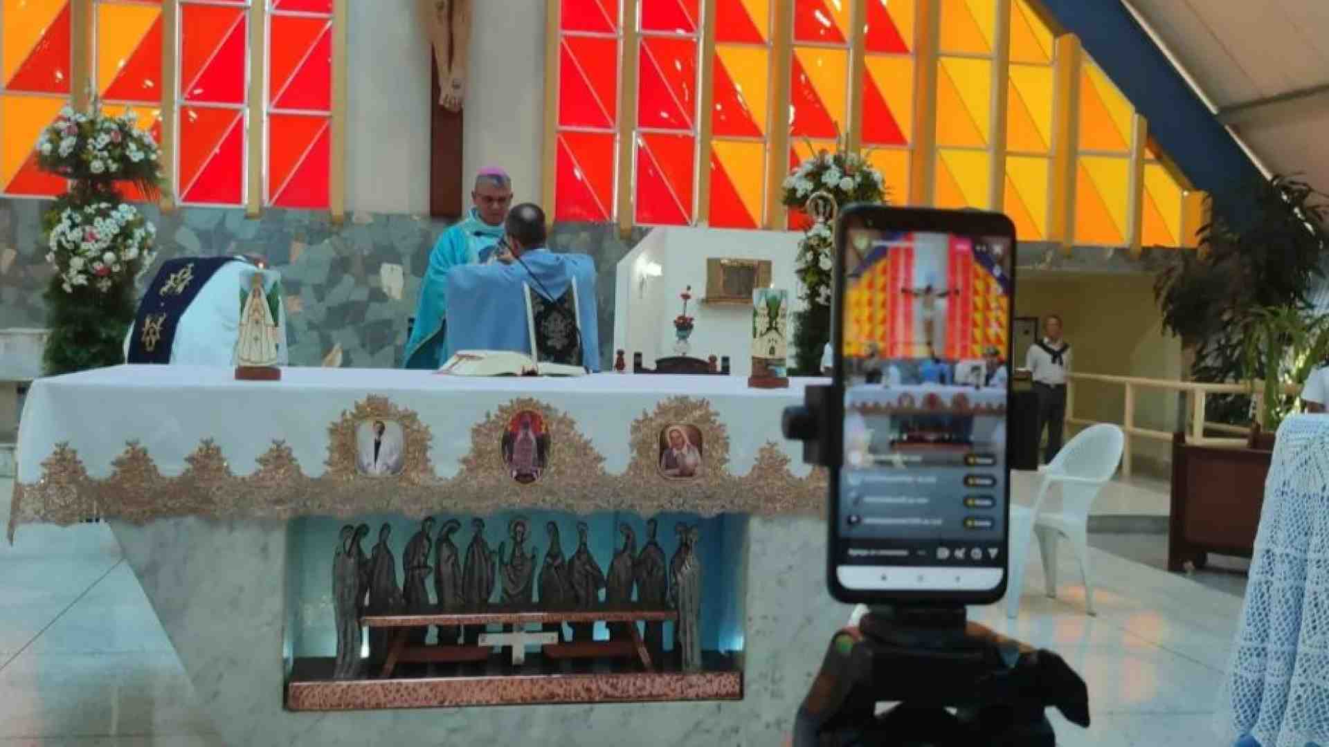 Immagine di Da Facebook a TikTok, così la Chiesa parla agli ultimi