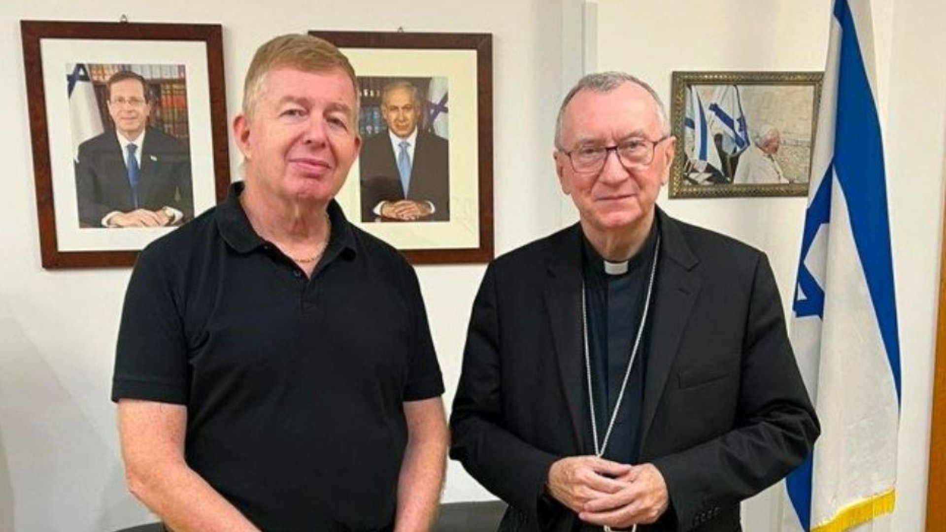 Immagine di Parolin: «Disponibili alla mediazione». E visita l'ambasciata israeliana