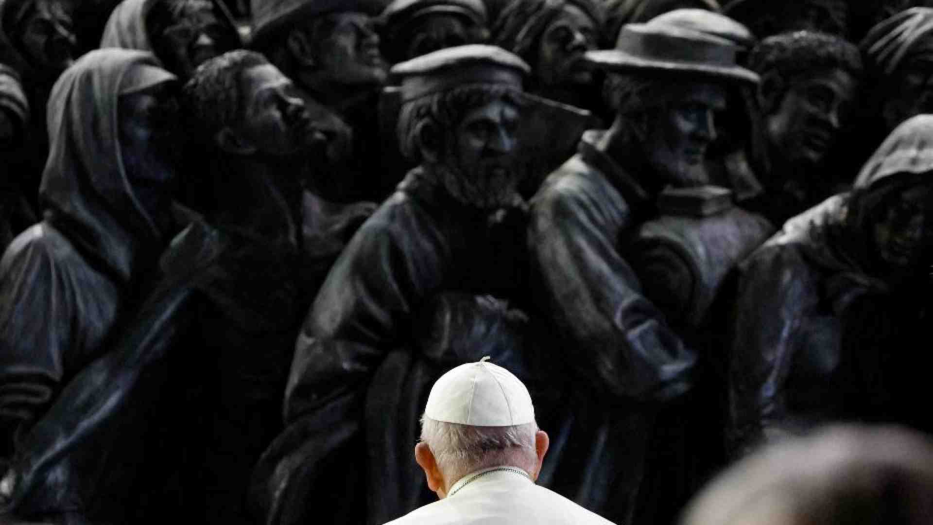 Immagine di Il Papa: combattere le reti criminali, aprire canali regolari