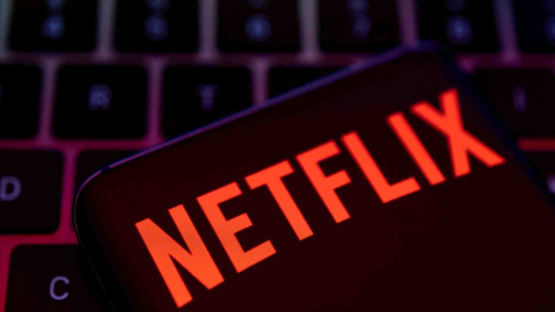 Immagine di Netflix vince la scommessa: più abbonati con lo stop alle password condivise