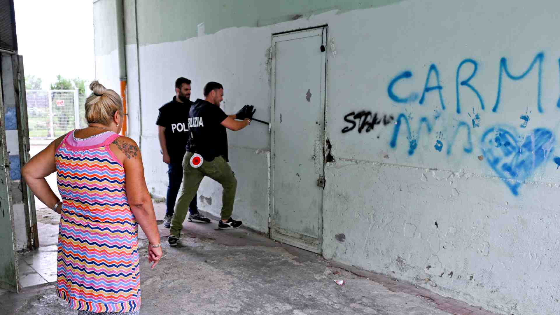 Immagine di Caivano, le donne da Patriciello. Il sacerdote: c'è chi soffia sul fuoco
