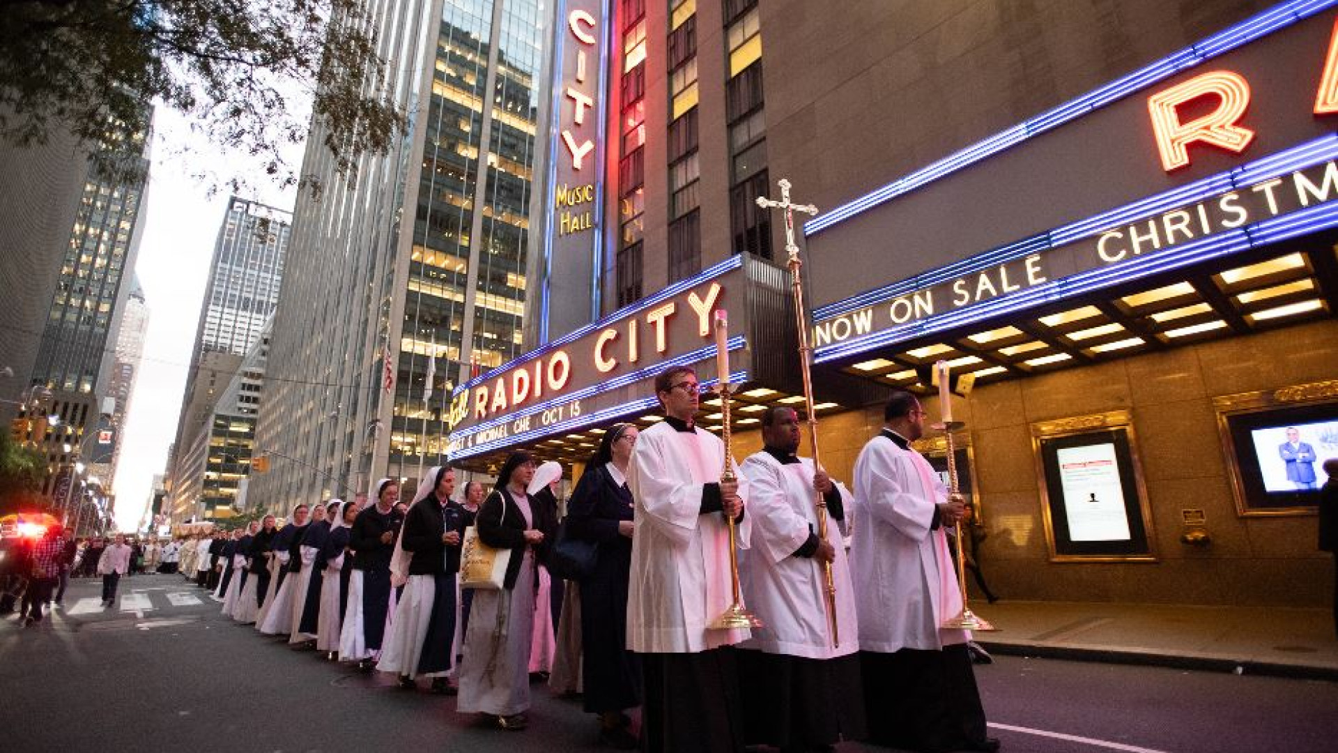Immagine di Processioni e adorazione perpetua: così New York riscopre l’Eucaristia