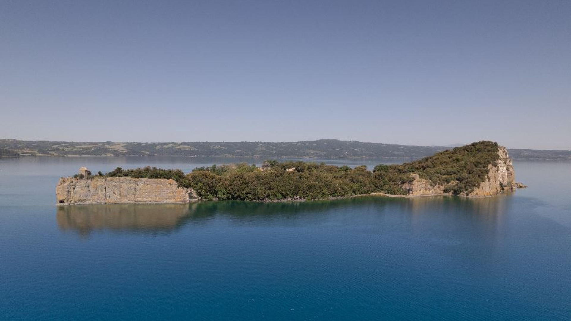 Immagine di Isola Bisentina, uno scorcio di infinito