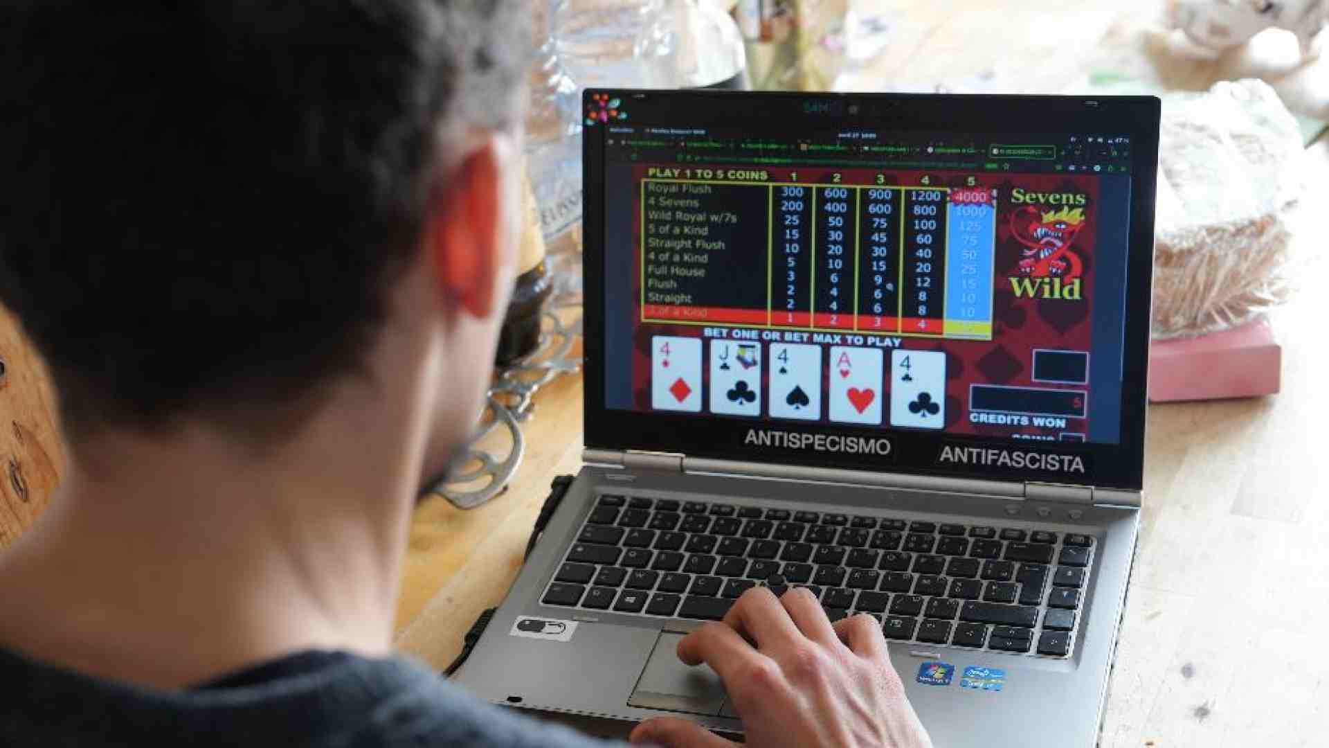 Immagine di «Ho vinto, mi compro il telefonino». Viaggio nell'azzardo dei ragazzini