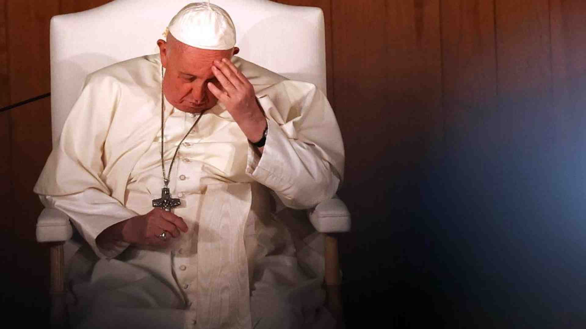 Immagine di Il Papa: pregare con le “mani sporche” discutendo con Dio per affidarsi a Lui