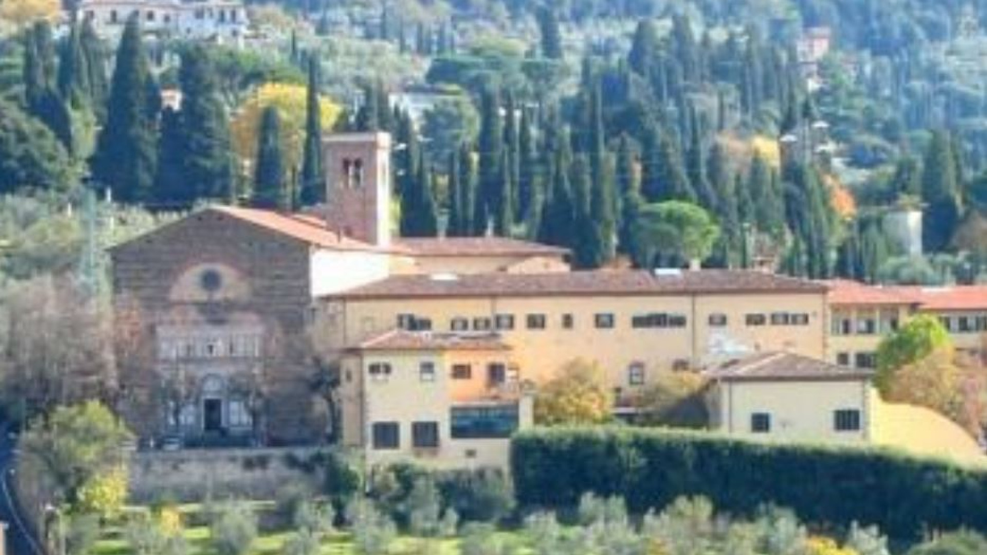 Immagine di Vietato augurare «Buon Natale!». Bufera sull’Istituto universitario