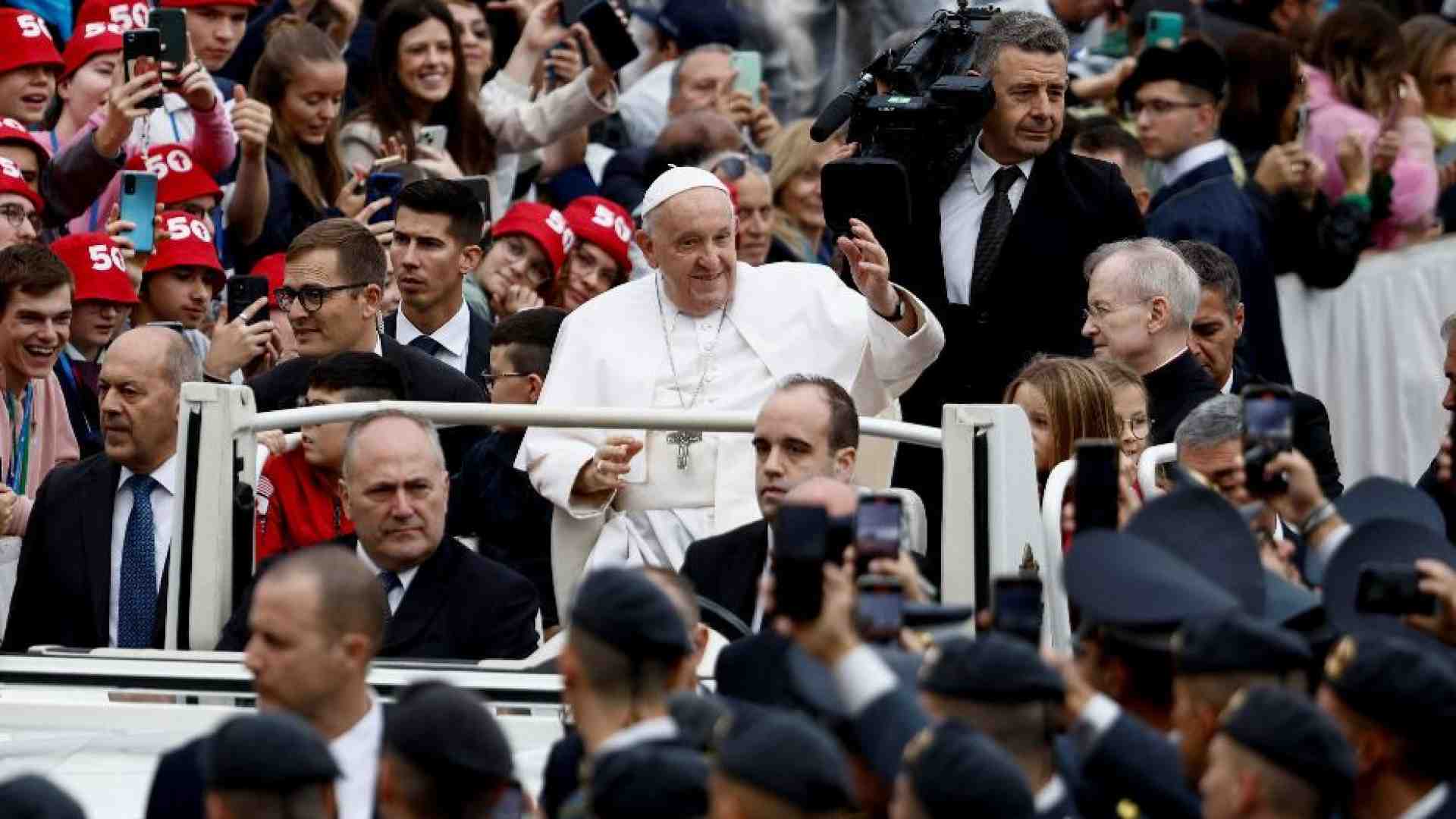 Immagine di Il Papa: la Parola di Dio non è incatenata, si diffonde tra i popoli