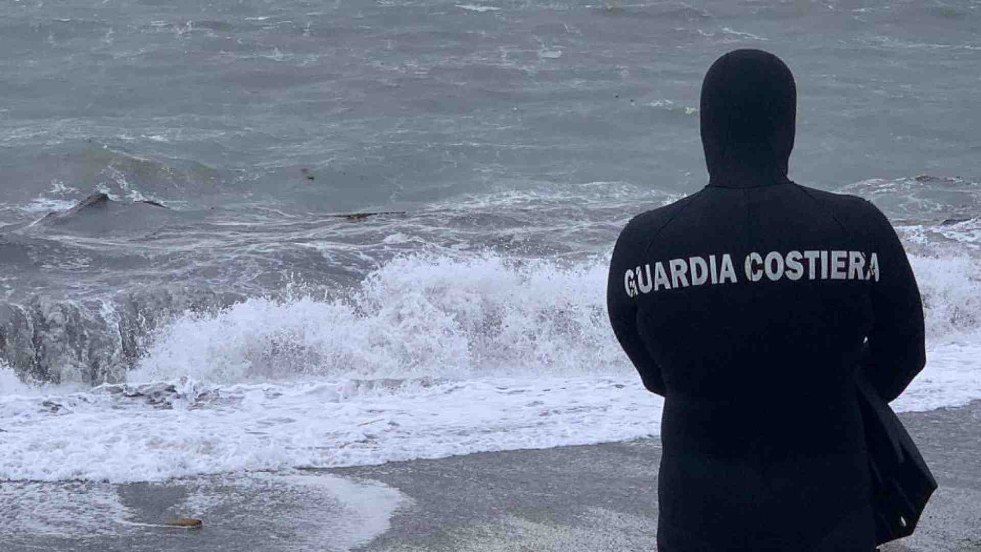 Immagine di Intrighi e soccorsi: ecco chi tiene i fili della Guardia costiera