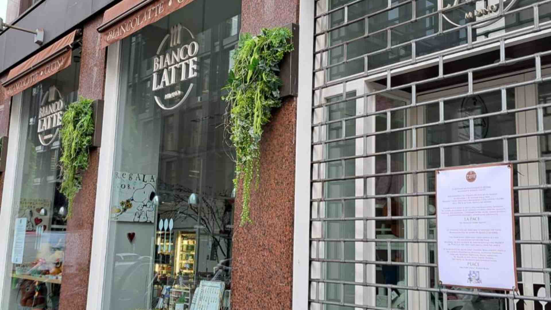 Immagine di Biancolatte, il locale del centro di Milano "chiuso per pace"