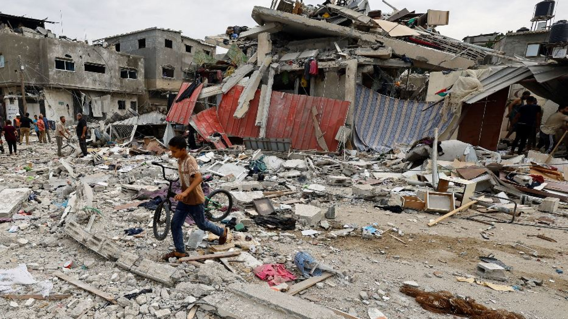 Immagine di Gli intellettuali israeliani: «Rifugi sicuri per i civili di Gaza»