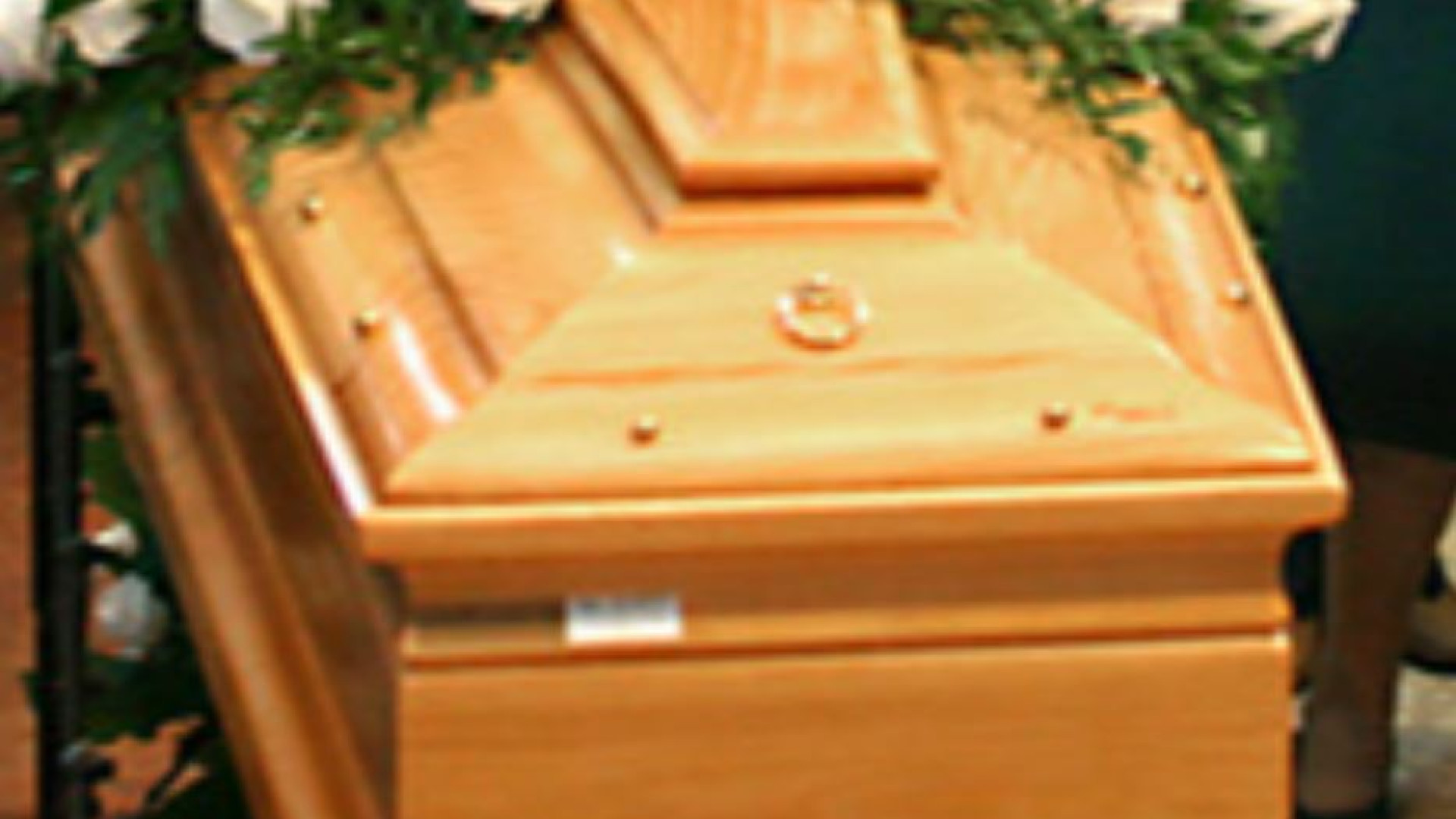 Immagine di Cento euro per un funerale: la vicinanza del vescovo al parroco arrestato