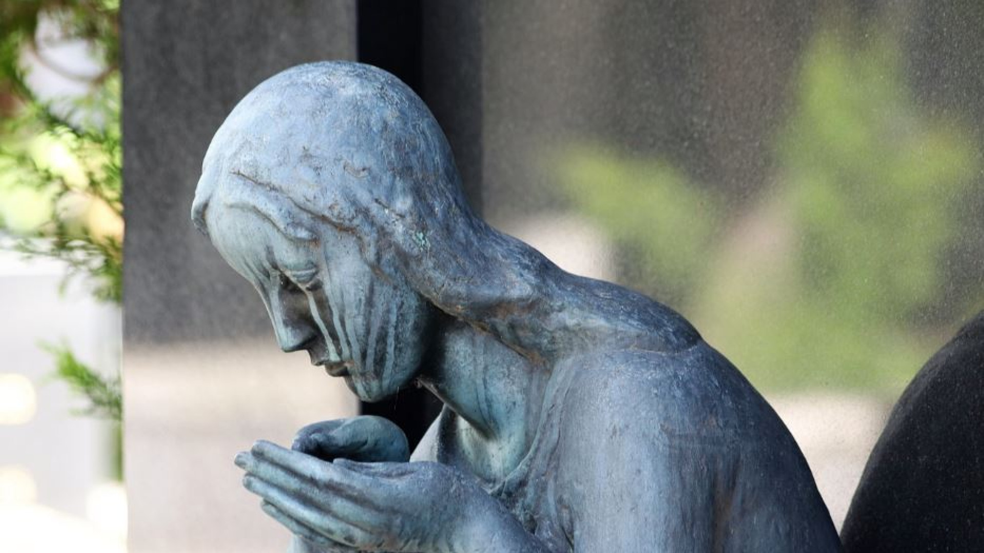 Immagine di Profili e frasi dei defunti online. Ma la vita eterna digitale è un'illusione