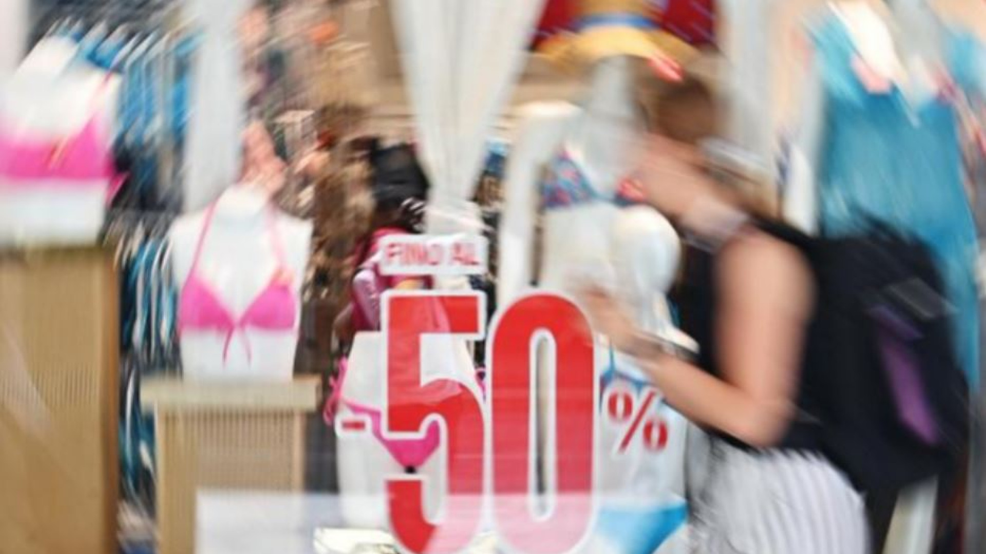 Immagine di Effetto caldo sui capi invernali: giù le vendite, saldi da rinviare