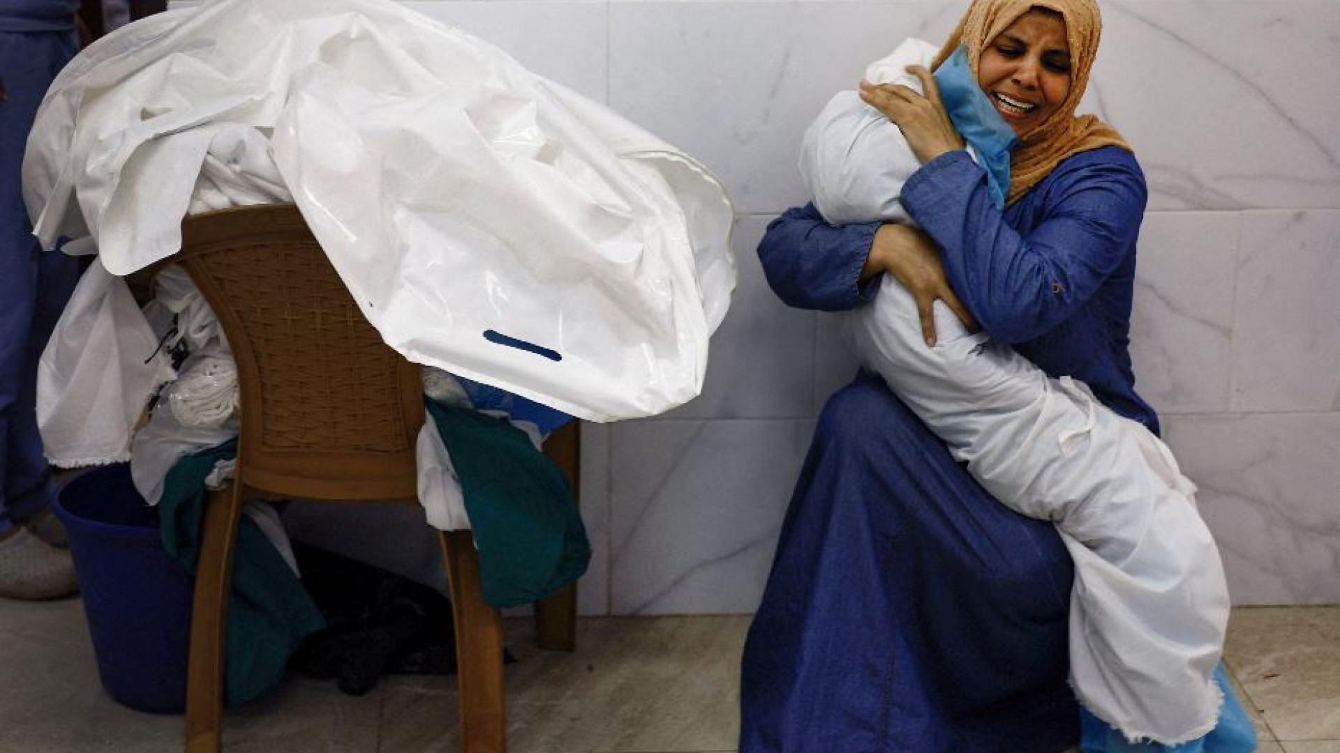 Immagine di Saly e chi resta a Gaza. Oggi escono 400 stranieri e 60 feriti