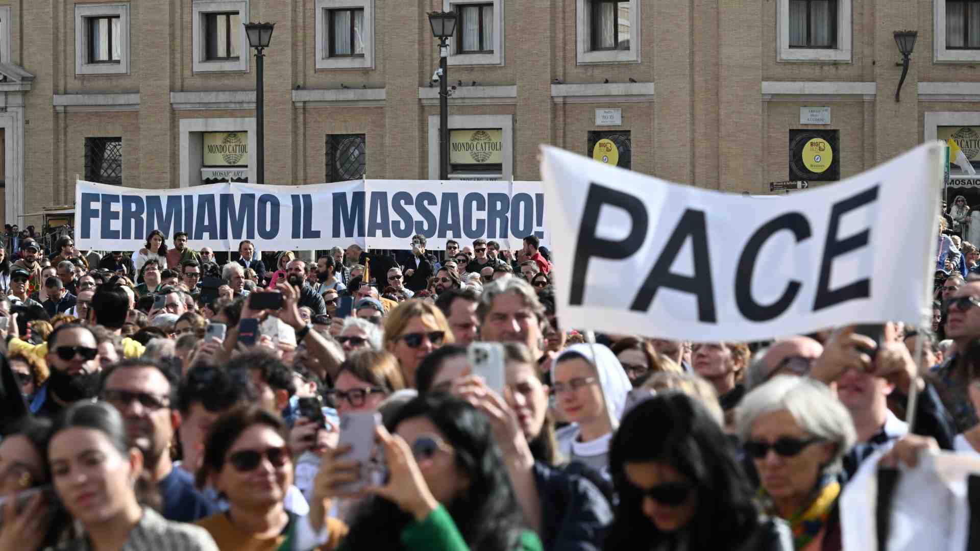Immagine di Appello del Papa: «Vi prego di fermarvi in nome di Dio, cessate il fuoco!»