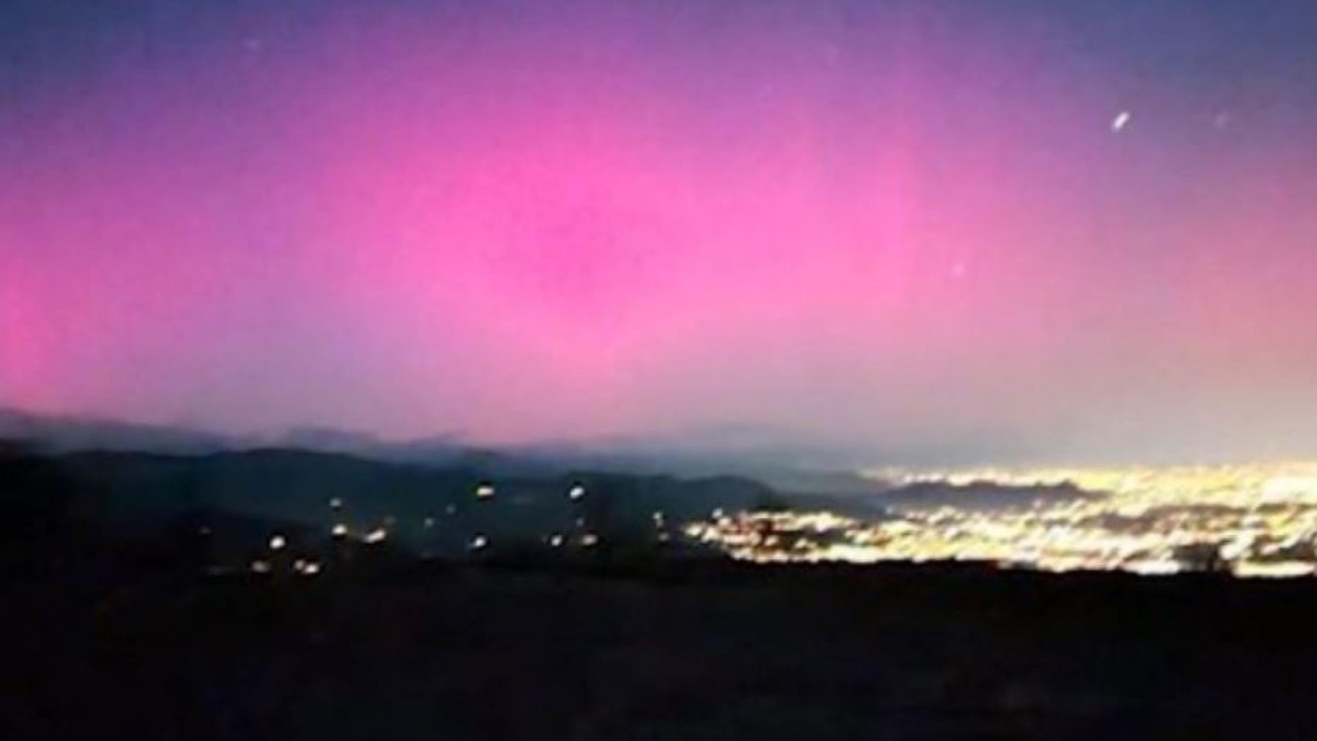 Immagine di L'aurora boreale sulle Alpi: da cosa dipende (e perché è una rarità)