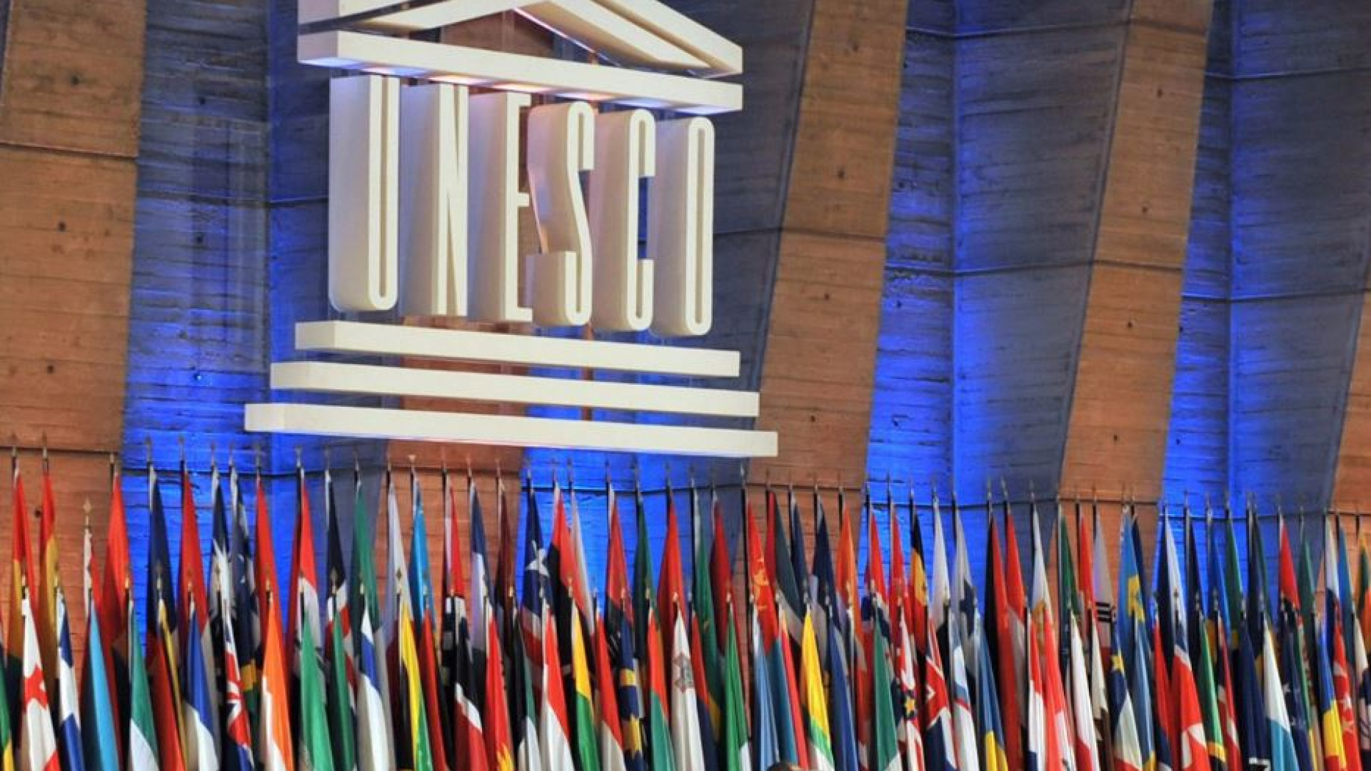 Immagine di Parigi, l'Unesco contro le fake news