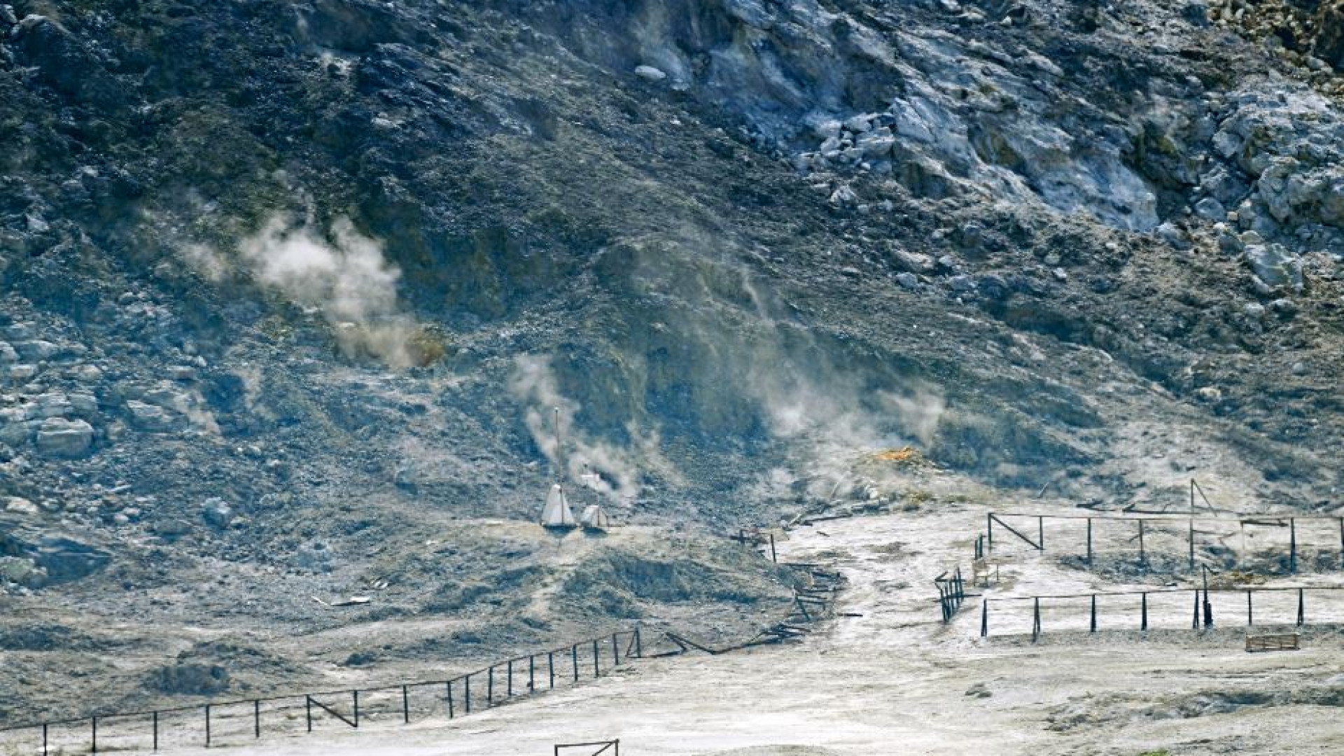 Immagine di «Ai Campi Flegrei l'allerta potrebbe salire». Cosa sta succedendo?