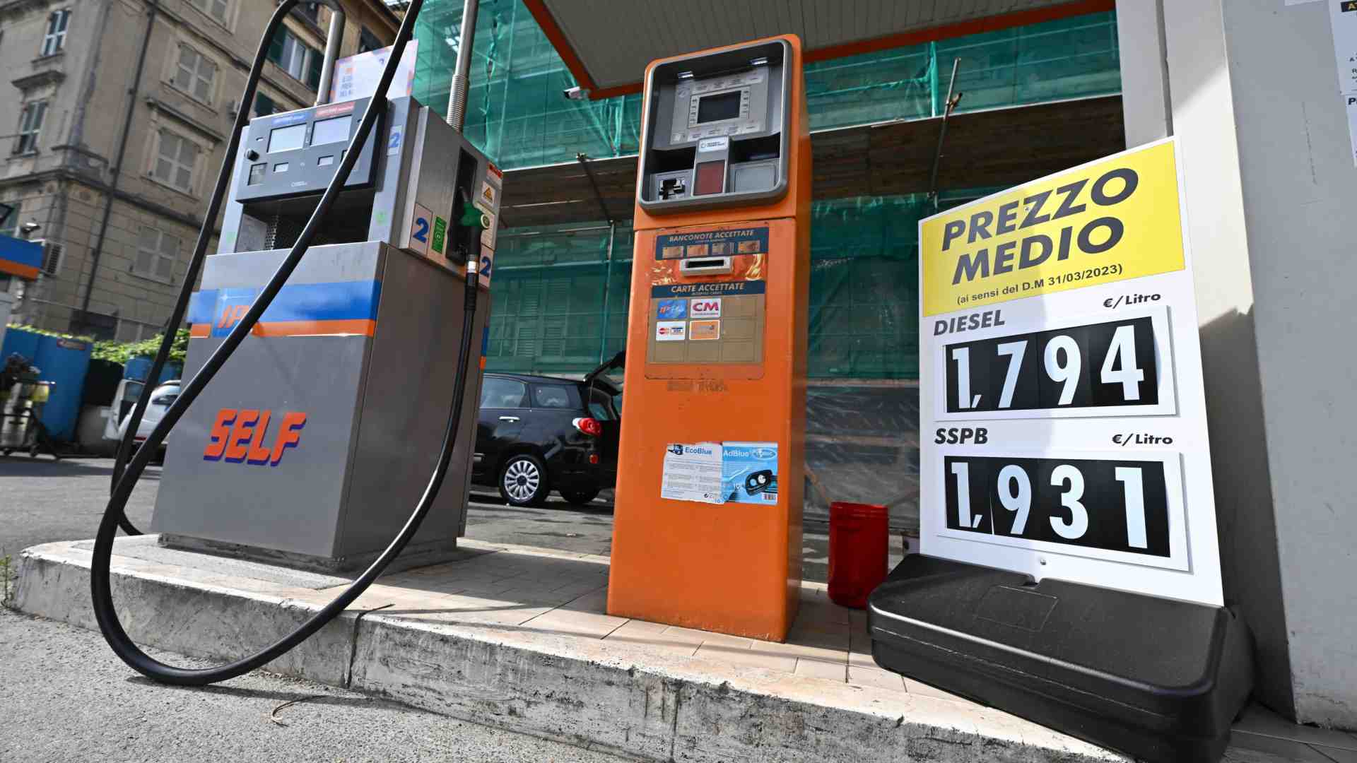 Immagine di Caro-carburanti, il Tar sospende il decreto sui cartelli con il prezzo medio