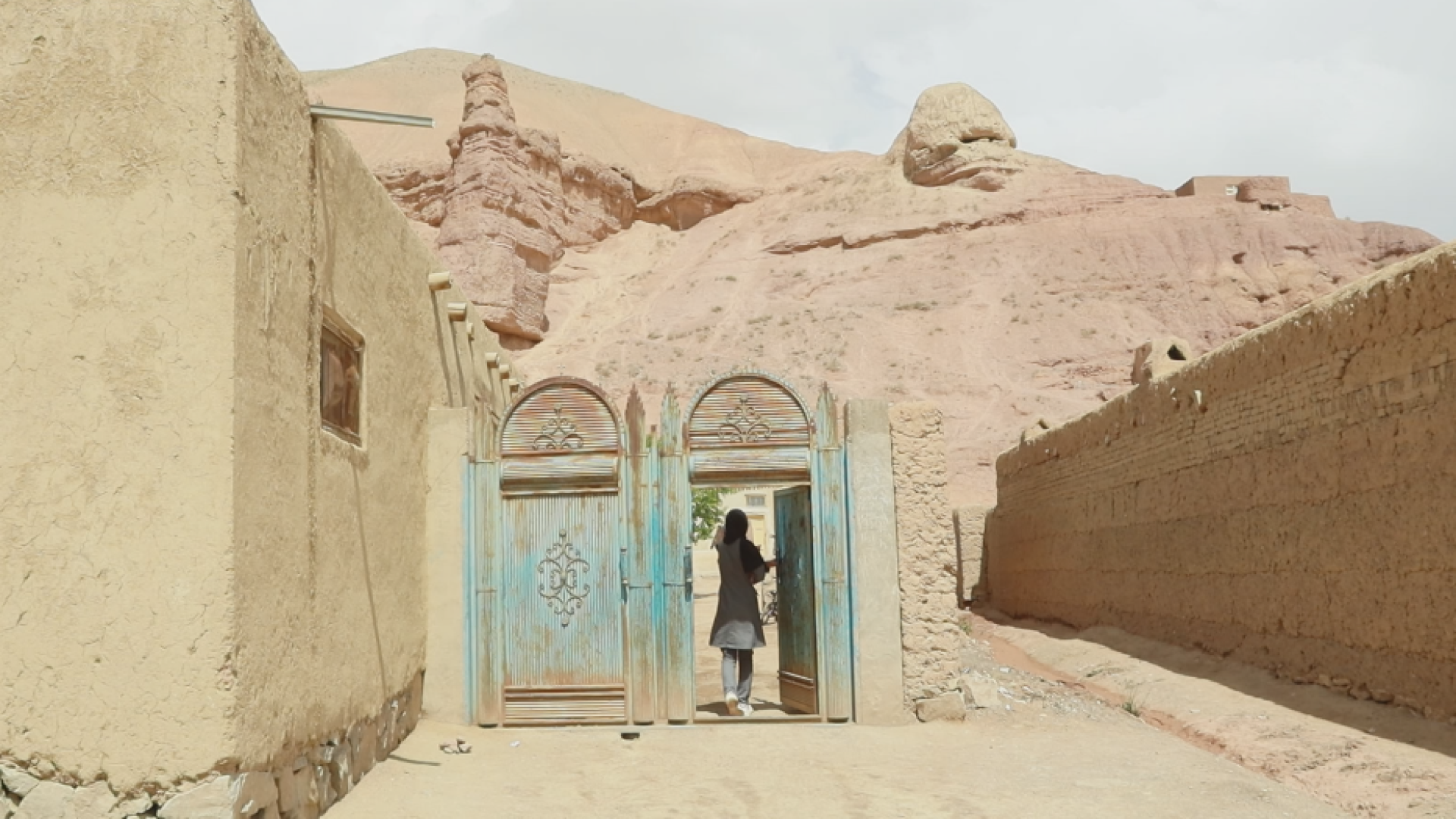 Immagine di Con le ragazze afghane nella “scuola che non c’è”: il docufilm di Avvenire