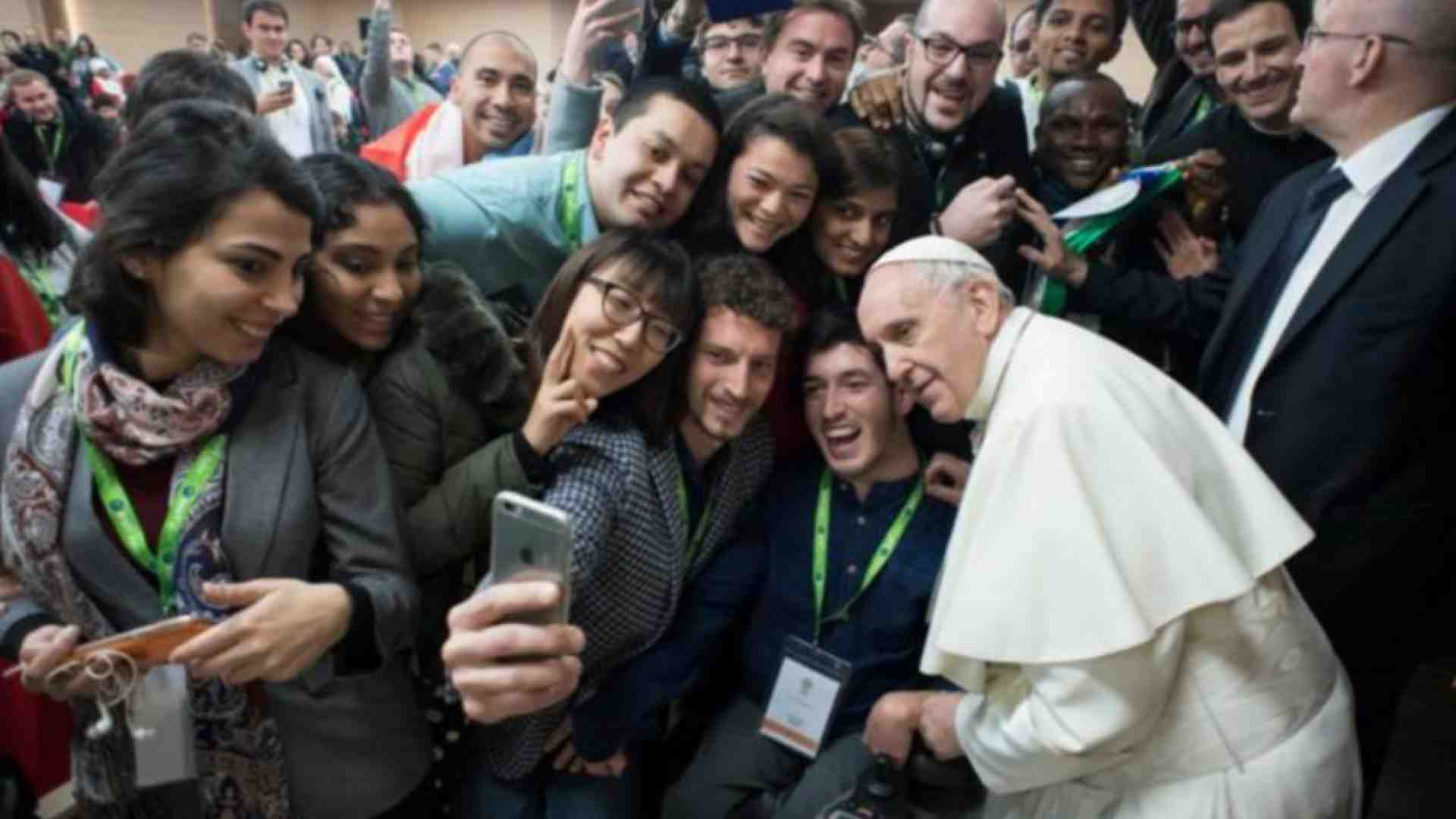 Immagine di Il Papa ai giovani: siate speranza per tanti coetanei