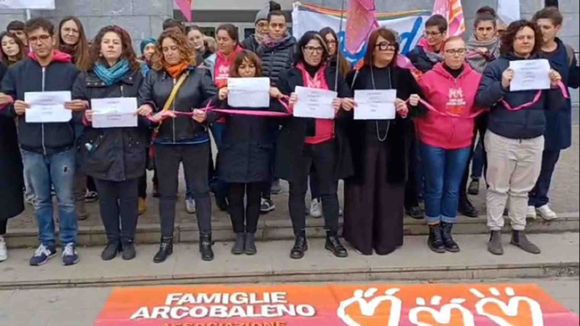Immagine di La tutela dei figli e il caso delle "mamme arcobaleno" in tribunale