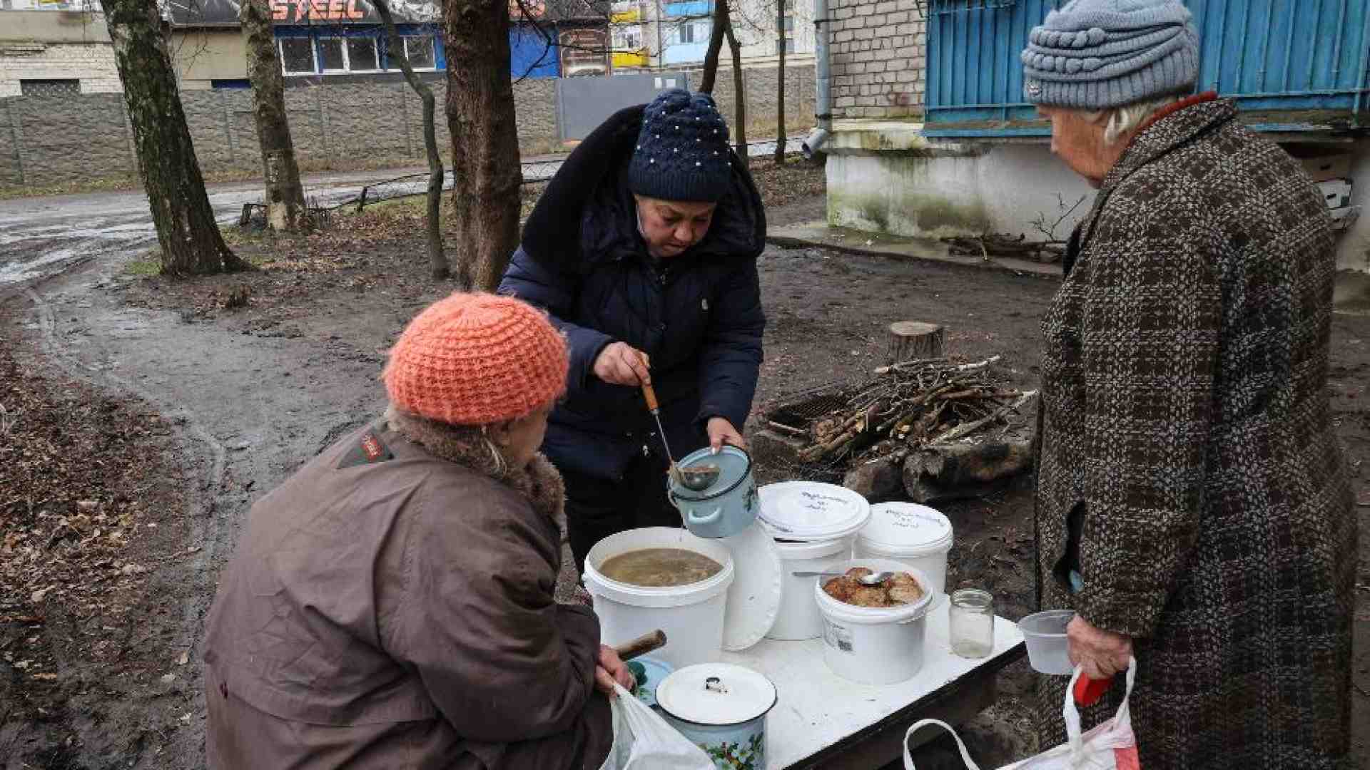 Immagine di «Io, parroco sotto le bombe, fra la gente che non ha più la casa e ha fame»