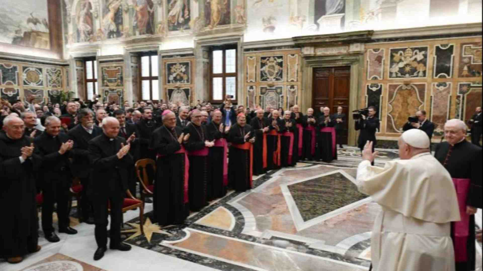 Immagine di Francesco: il cammino della santità si fa assieme agli altri, non da soli