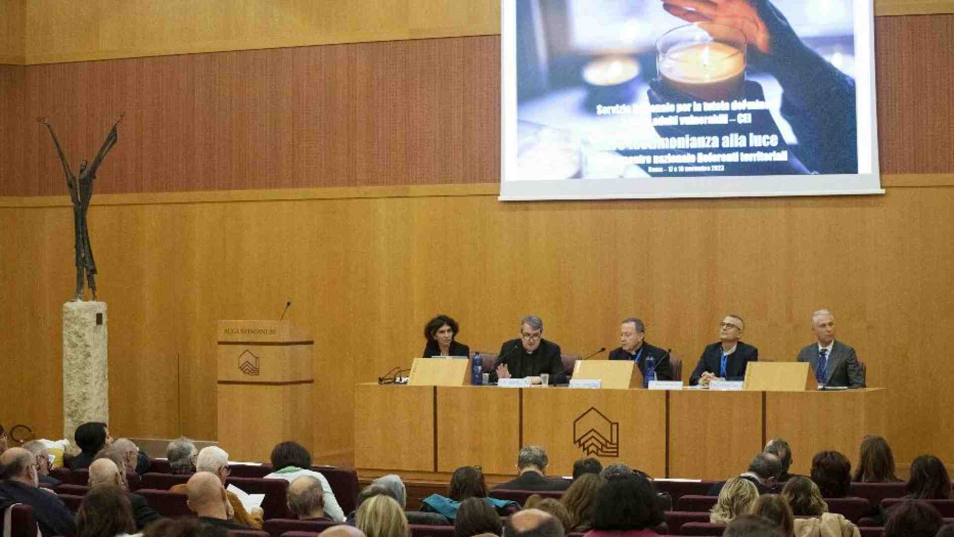Immagine di Ascolto, formazione, alleanze: così la Chiesa tutela i minori