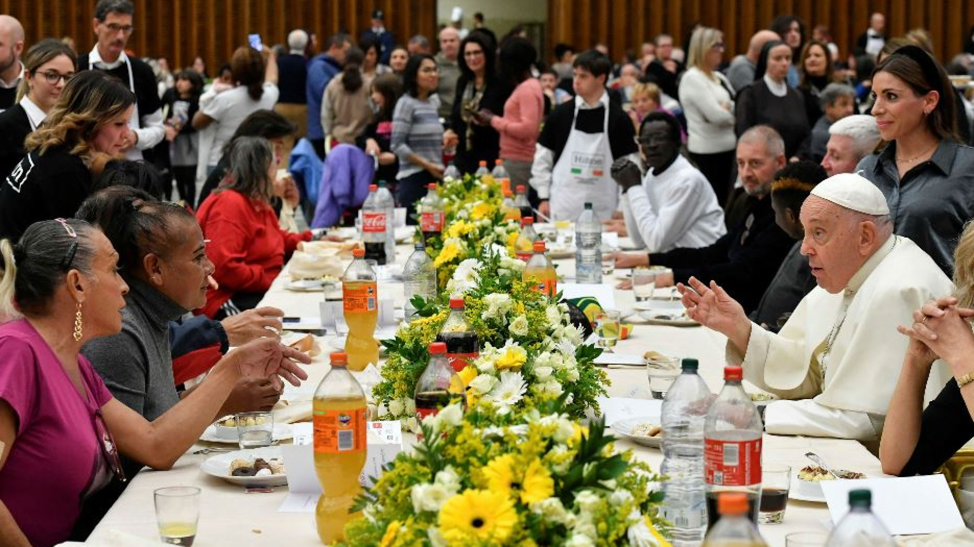 Immagine di Il pranzo di papa Francesco con i poveri in Aula Paolo VI