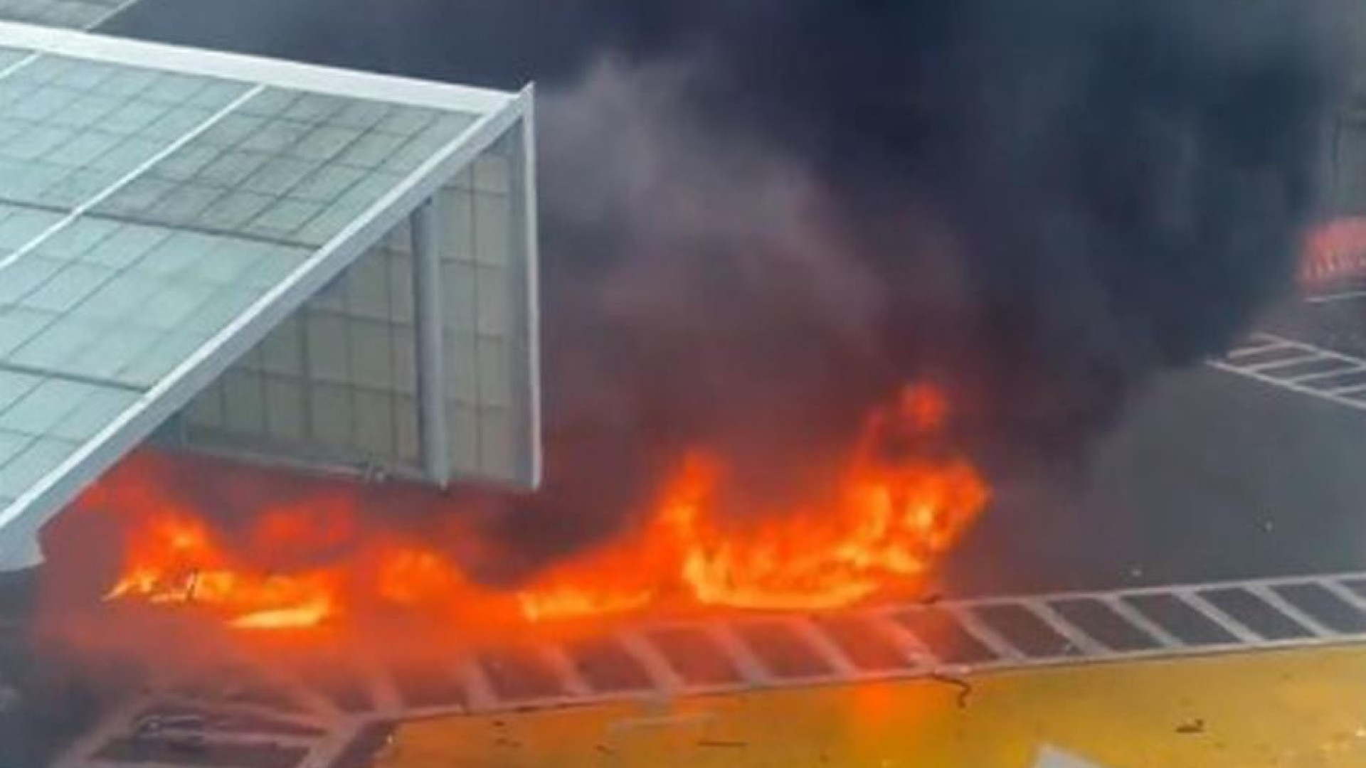 Immagine di Auto esplosa sul ponte tra Canada e Usa, esclusa l'ipotesi attentato