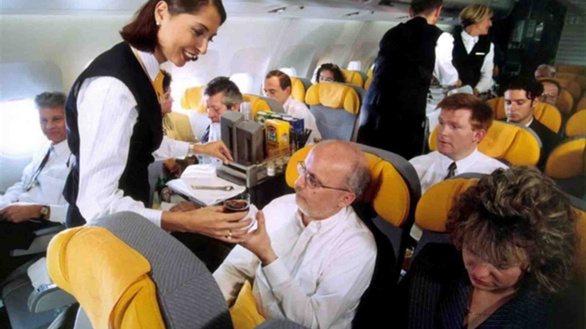 Immagine di Piloti e assistenti di volo pronti al "decollo"