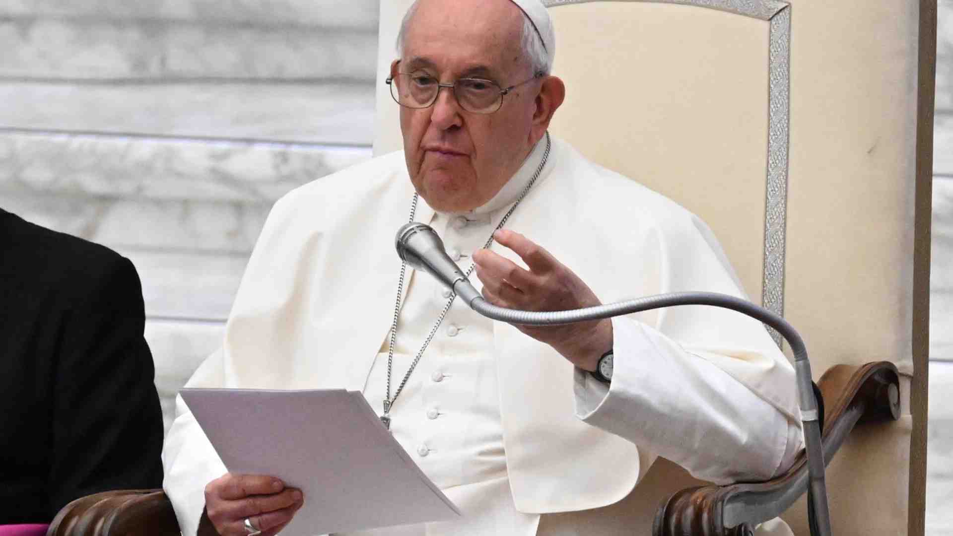 Immagine di Papa fa la Tac in ospedale, esclusa la polmonite