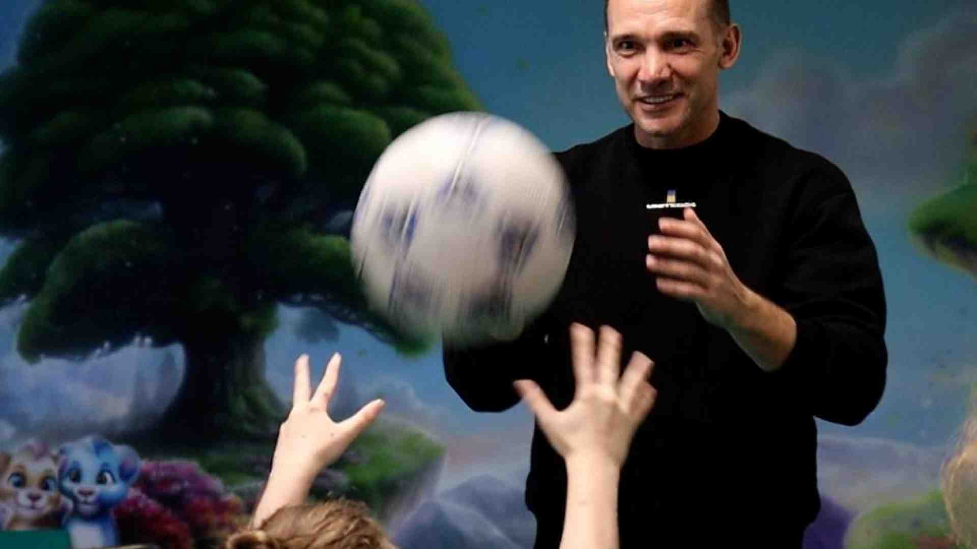 Immagine di Sheva in gol per la pace e per i bambini disabili