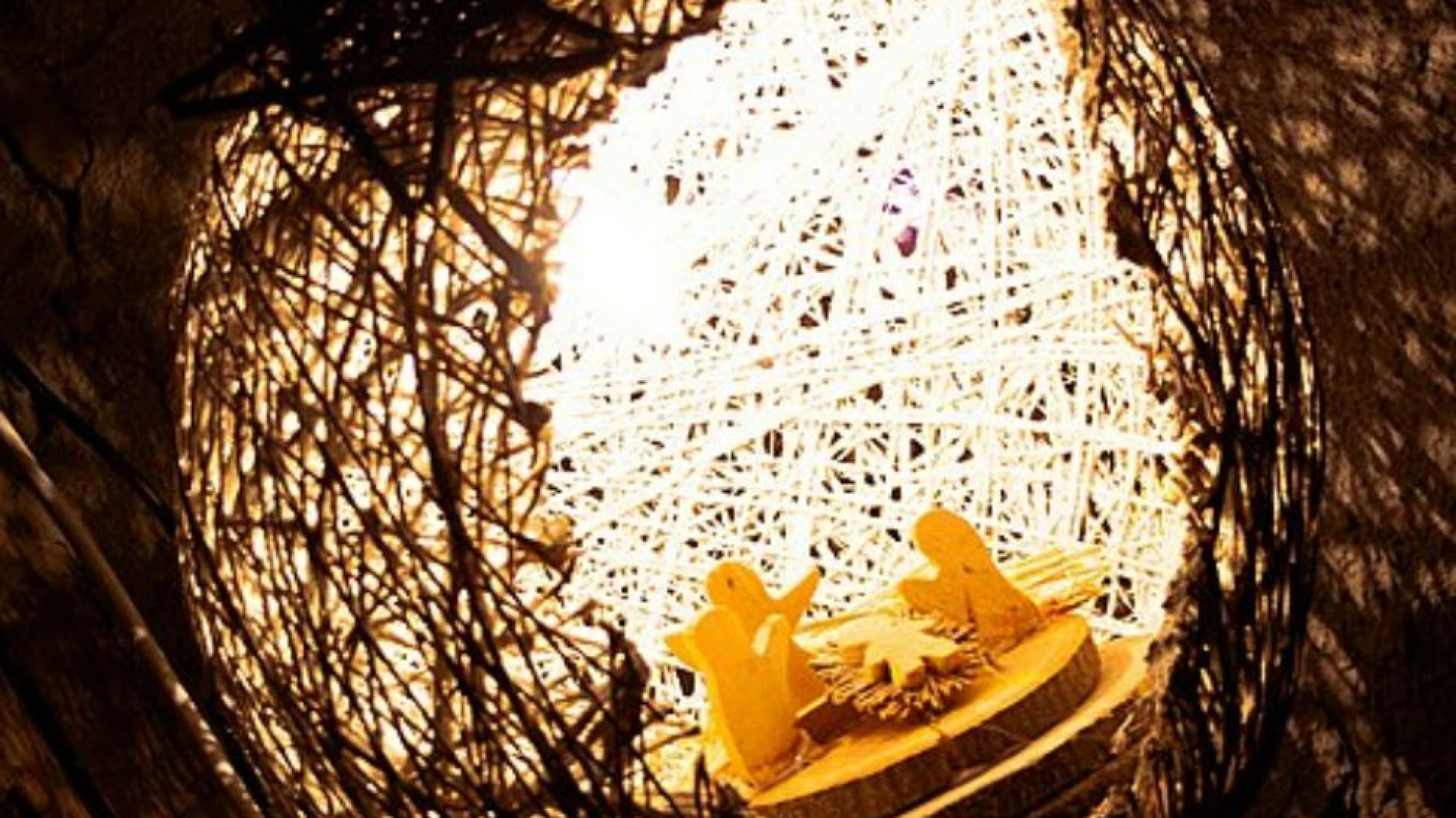 Immagine di La luce del Natale nel borgo dei cinquecento presepi