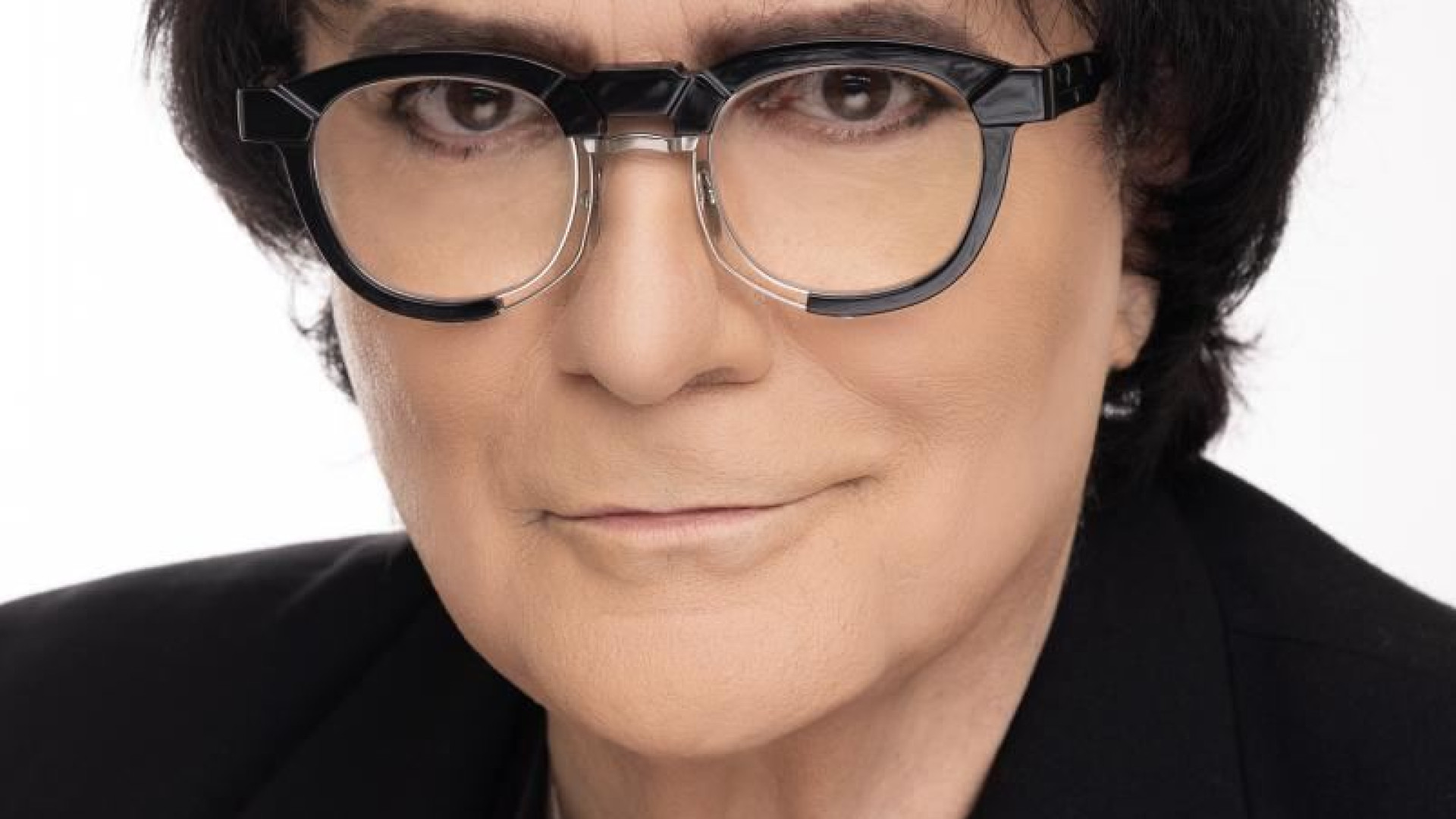 Immagine di Renato Zero: «Un Natale di impegno e contro la violenza»