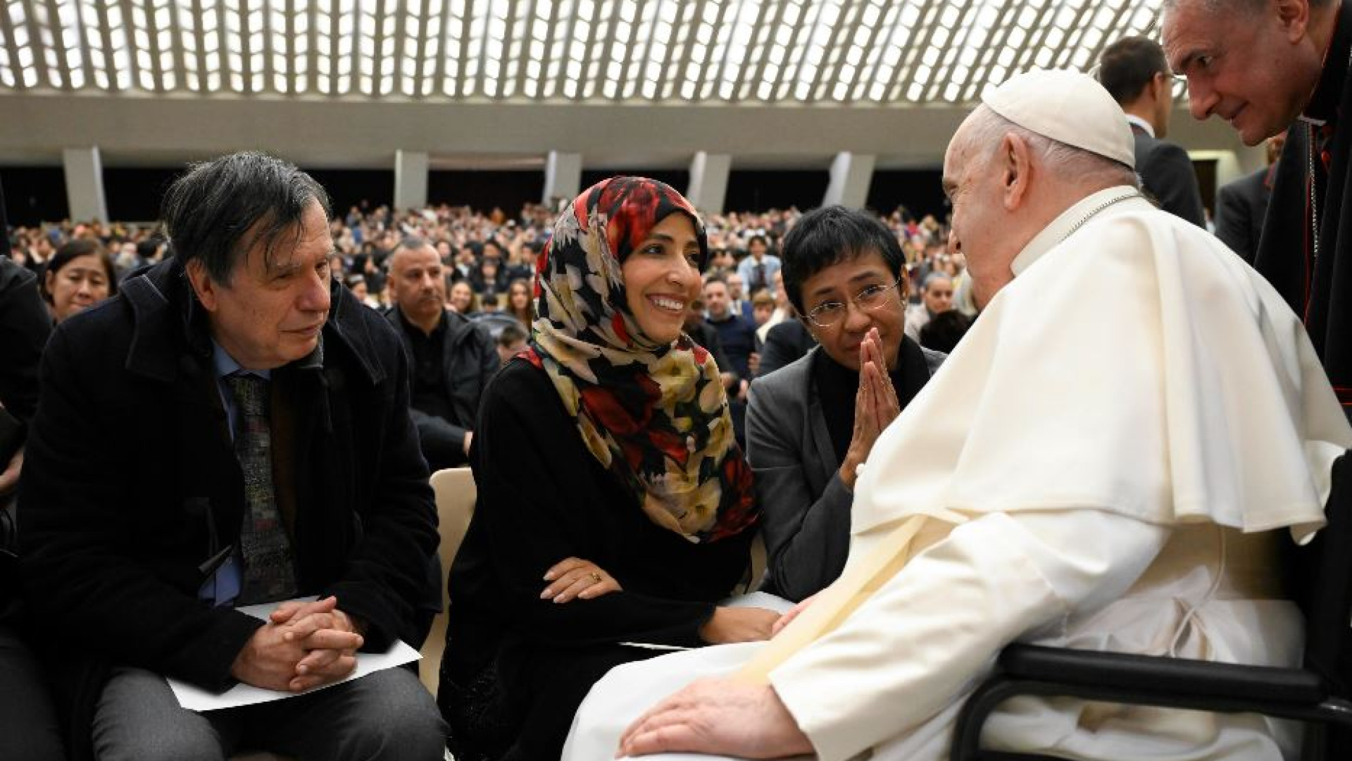 Immagine di Tre Nobel consegnano al Papa la «Dichiarazione sulla fraternità umana»