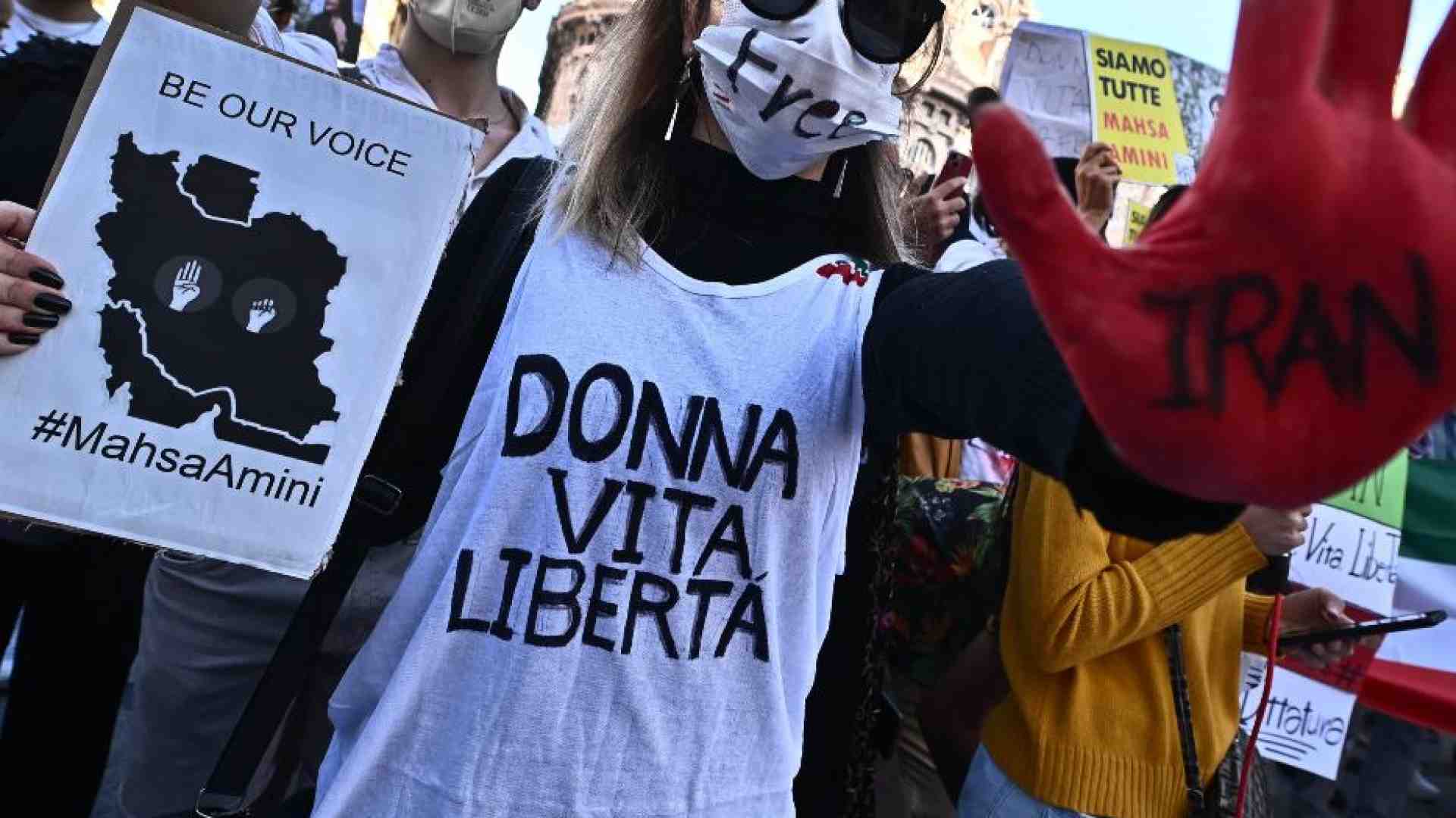 Immagine di «In Iran stupri e torture dopo le proteste contro il velo»