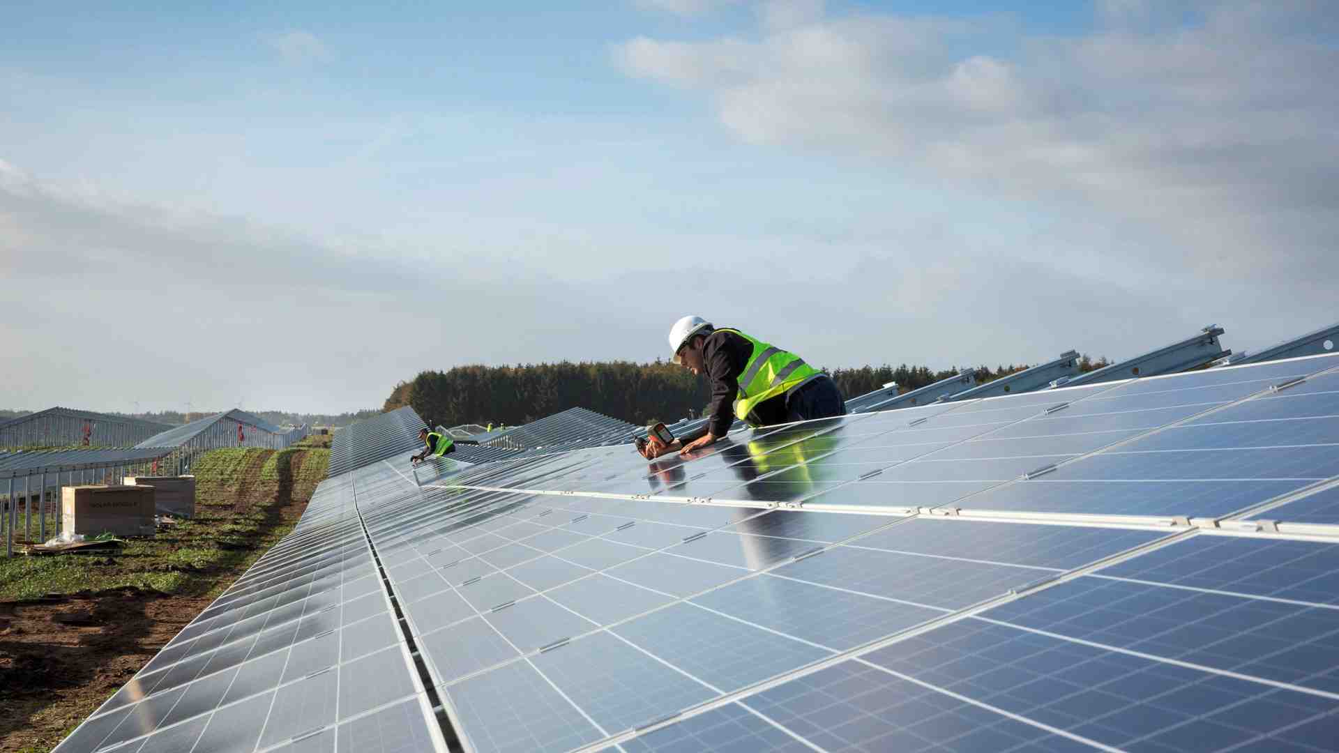 Immagine di Comunità energetiche: il ministro Pichetto firma il decreto